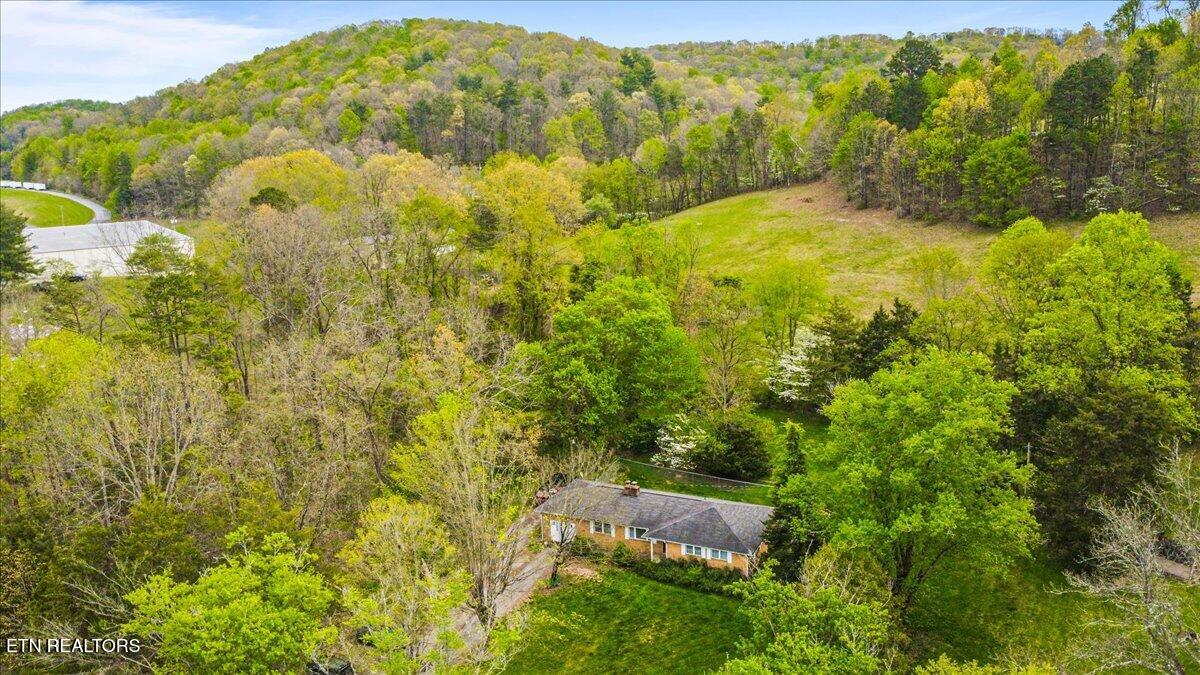 1851 Seals Road New Tazewell TN 37825