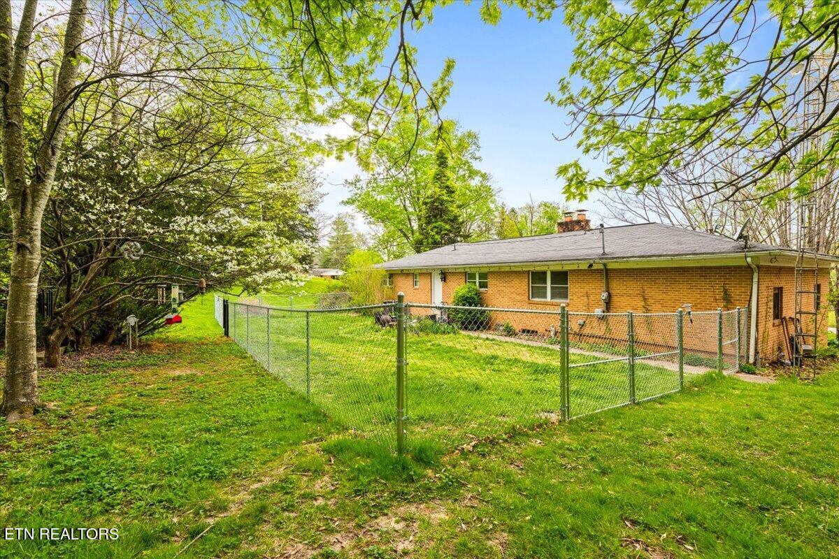 1851 Seals Road New Tazewell TN 37825