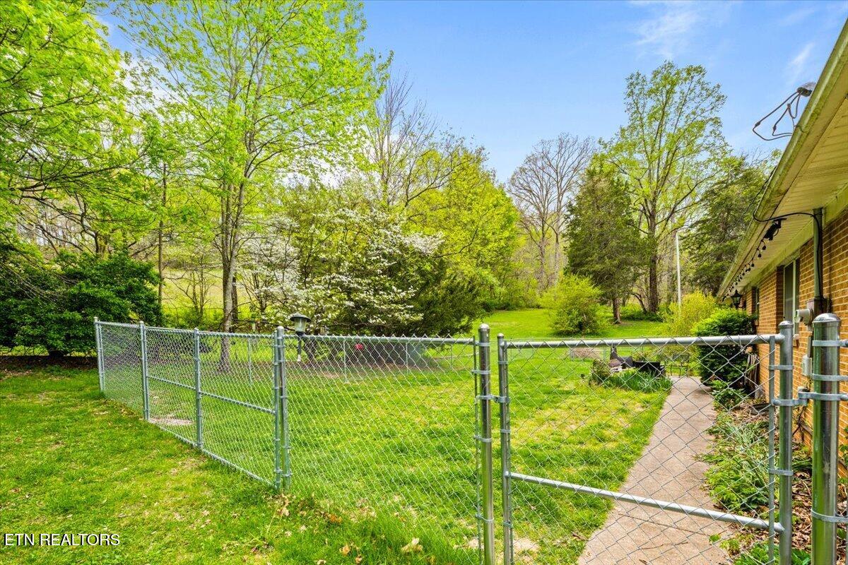 1851 Seals Road New Tazewell TN 37825