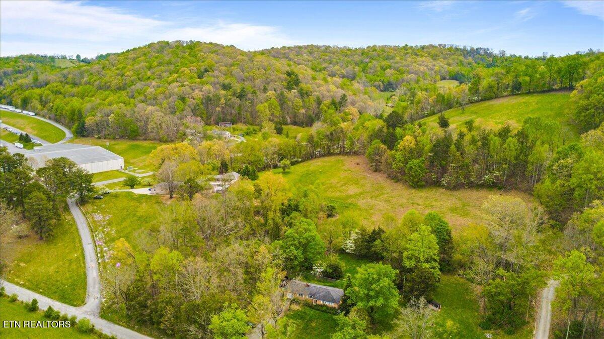 1851 Seals Road New Tazewell TN 37825