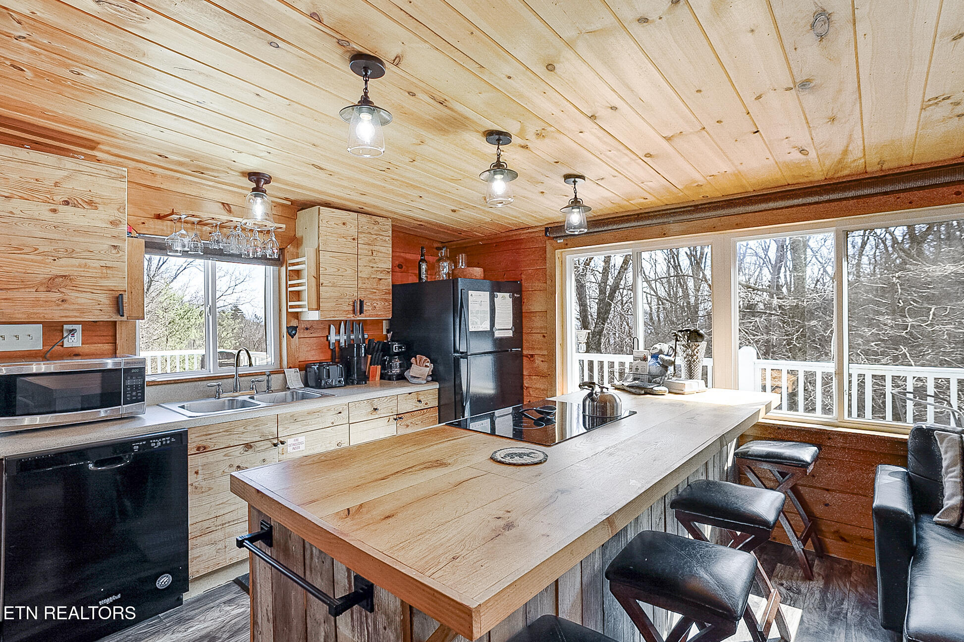 2592 Bluff Mountain Road Sevierville TN 37876