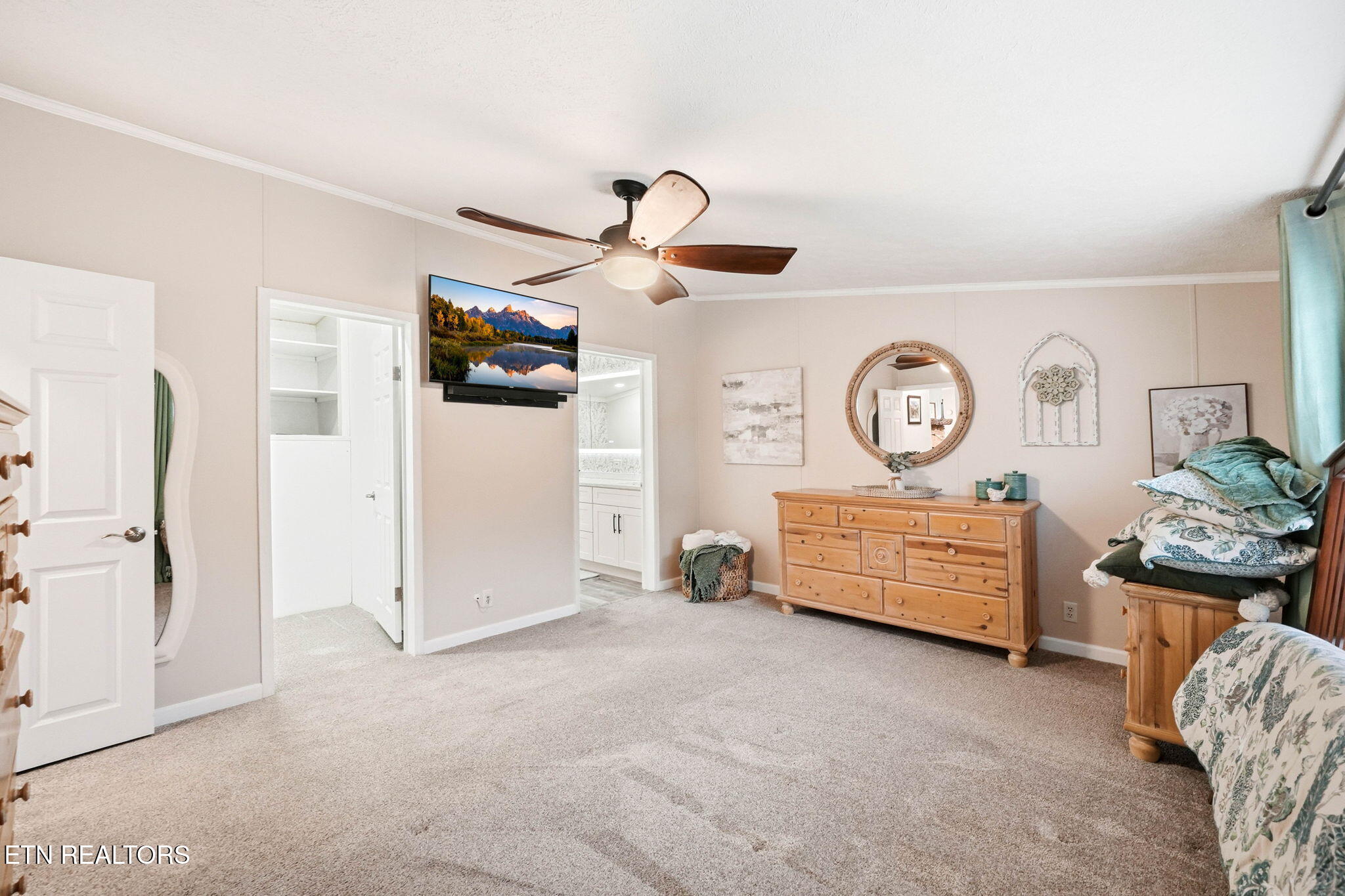 124 Oak Grove Lane Rocky Top TN 37769