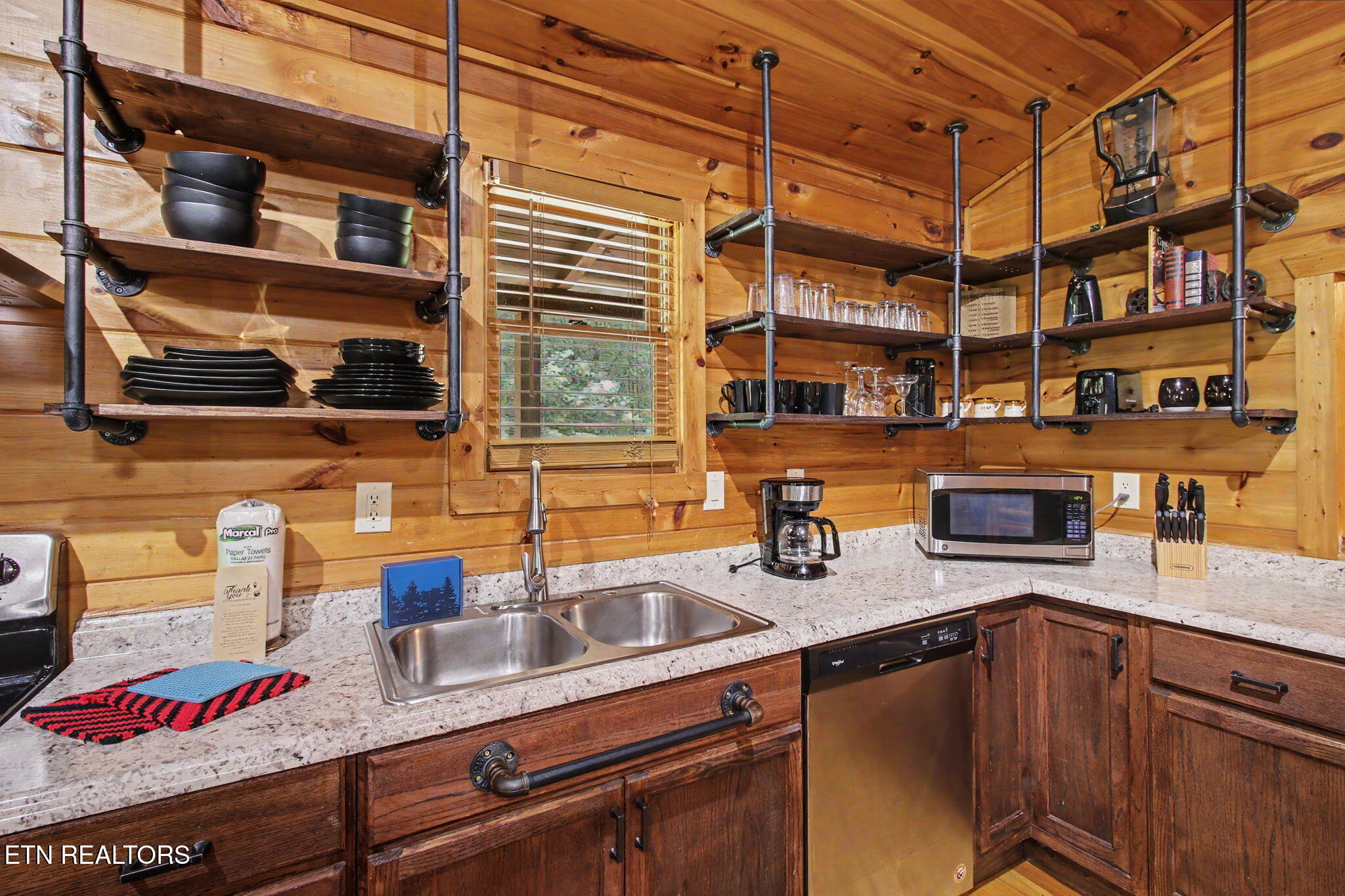 1999 E Mountain View Way Sevierville TN 37876