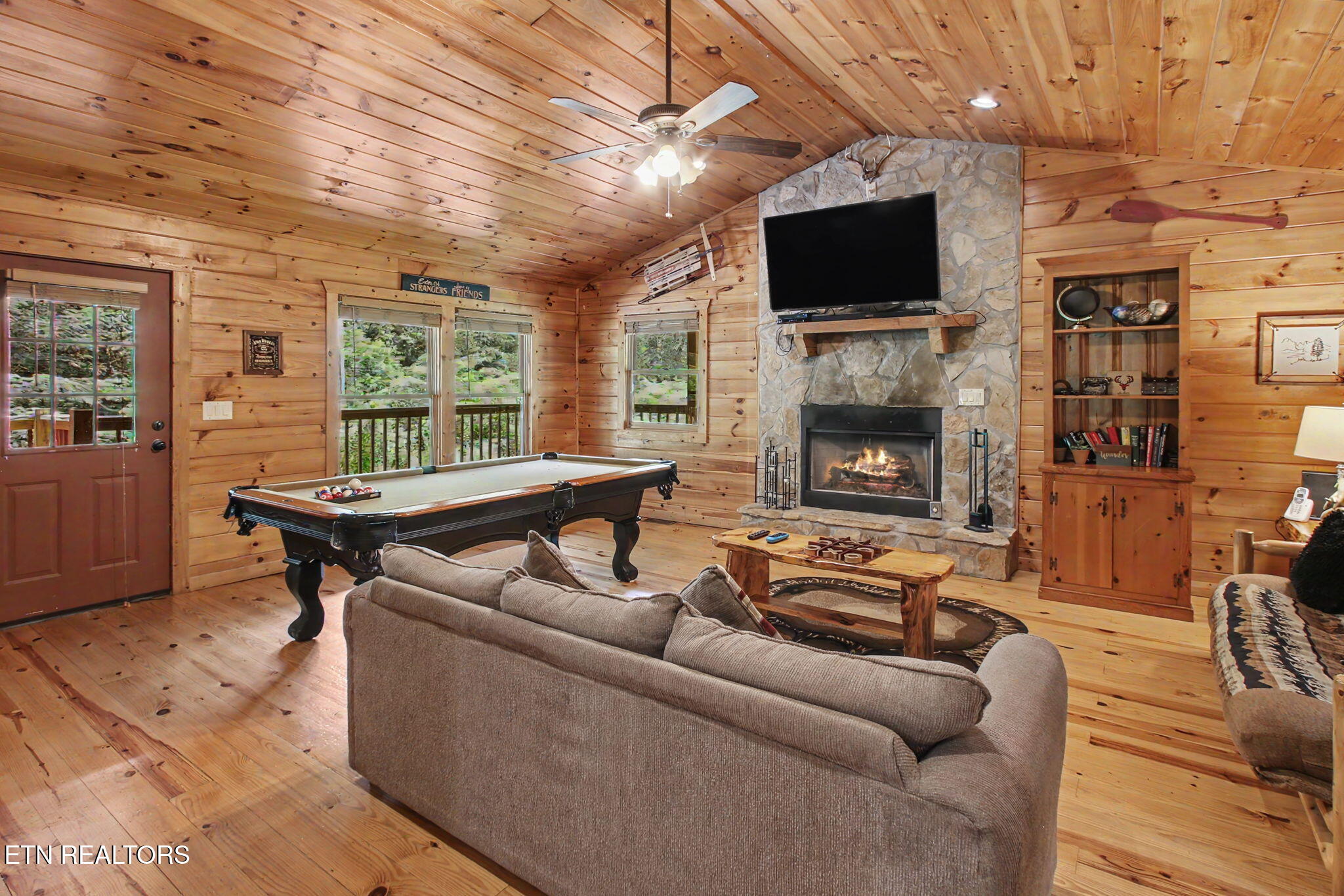 1999 E Mountain View Way Sevierville TN 37876