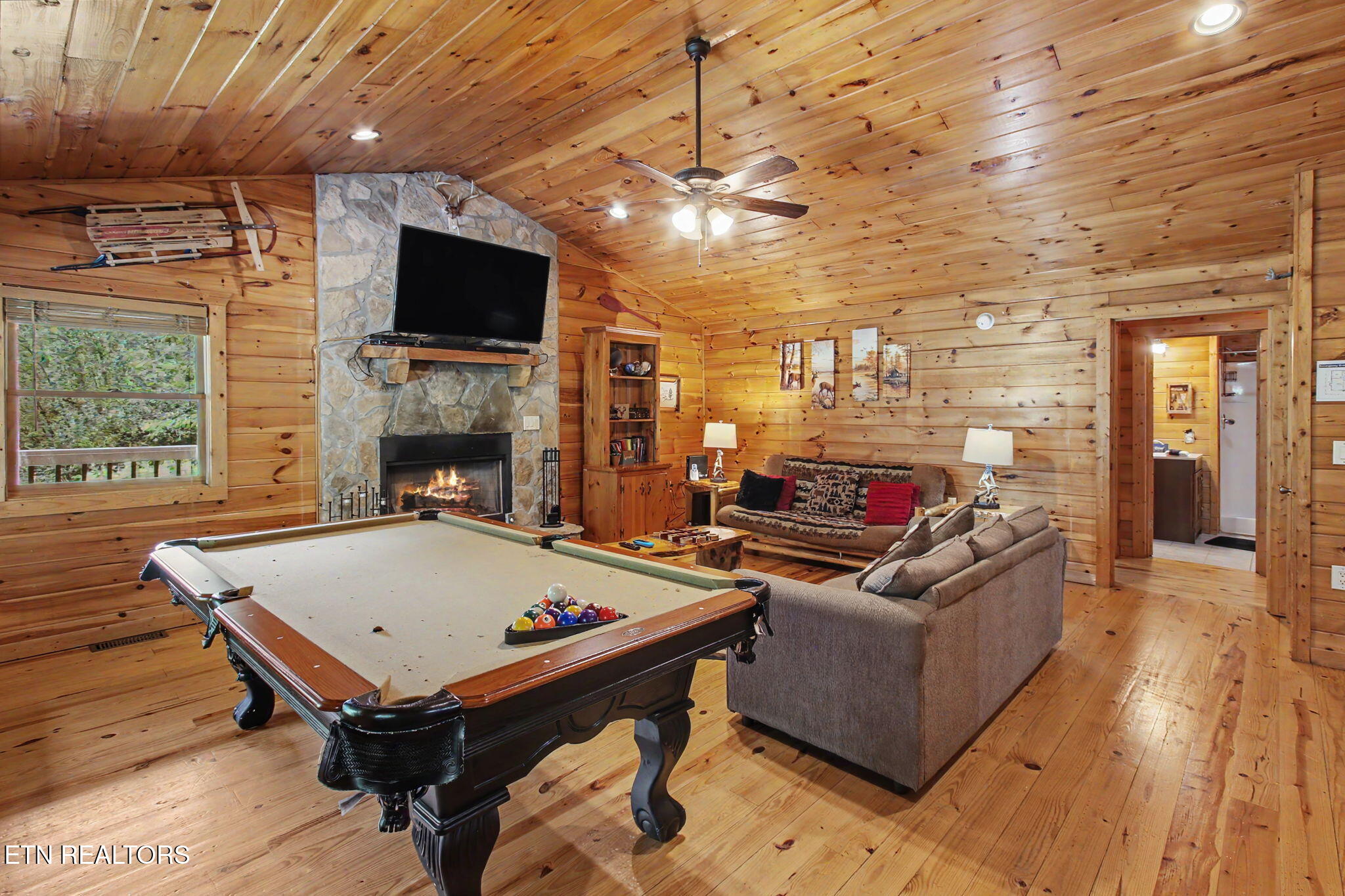 1999 E Mountain View Way Sevierville TN 37876