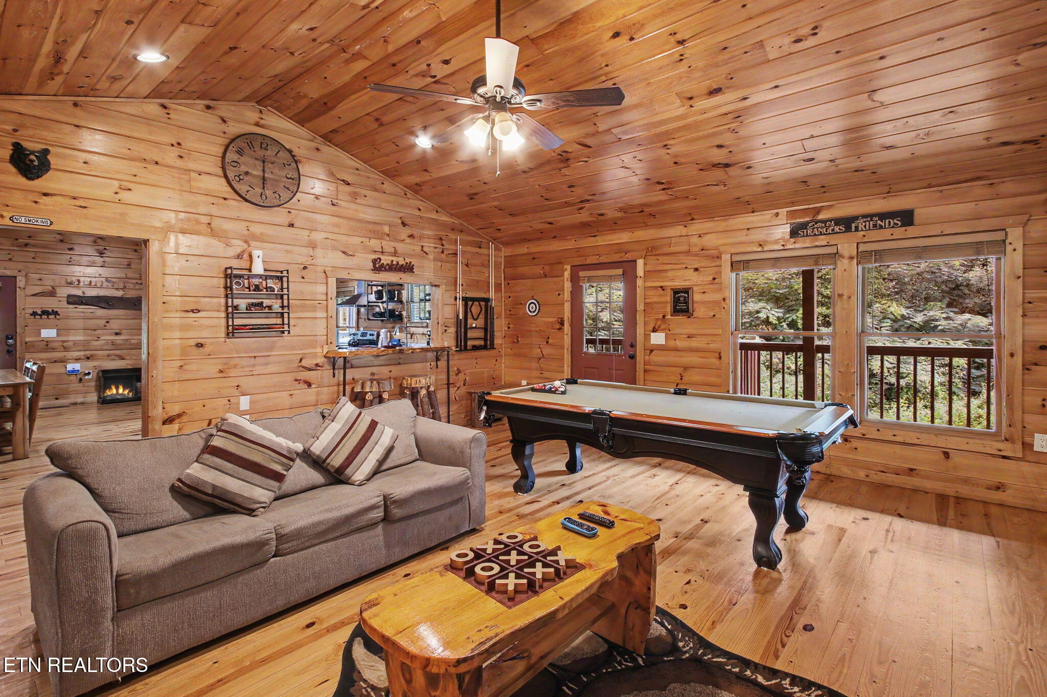 1999 E Mountain View Way Sevierville TN 37876