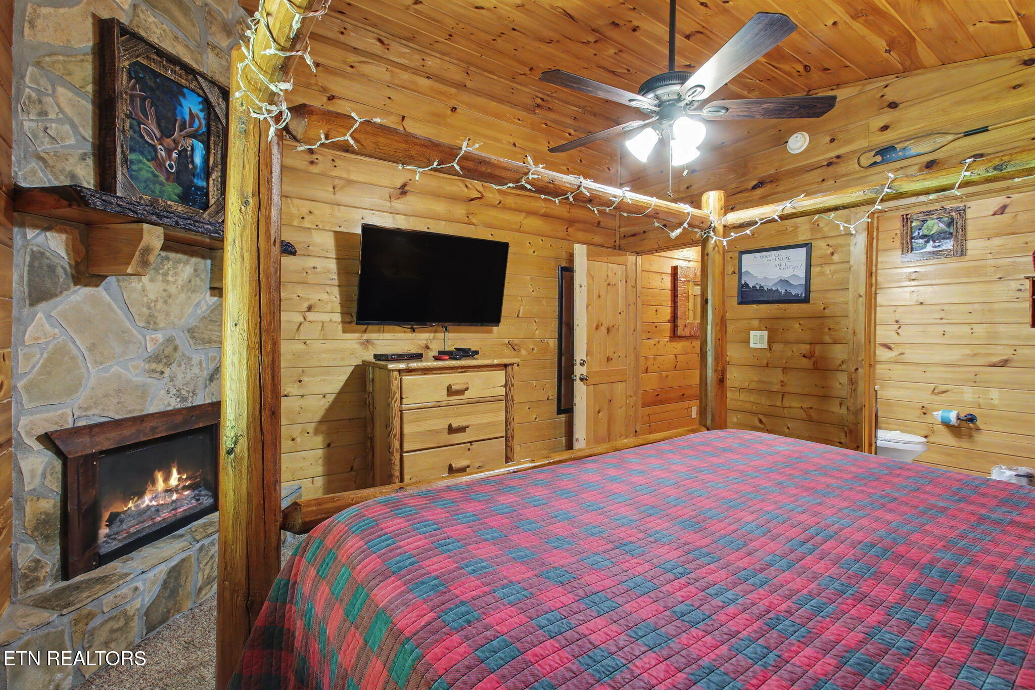 1999 E Mountain View Way Sevierville TN 37876