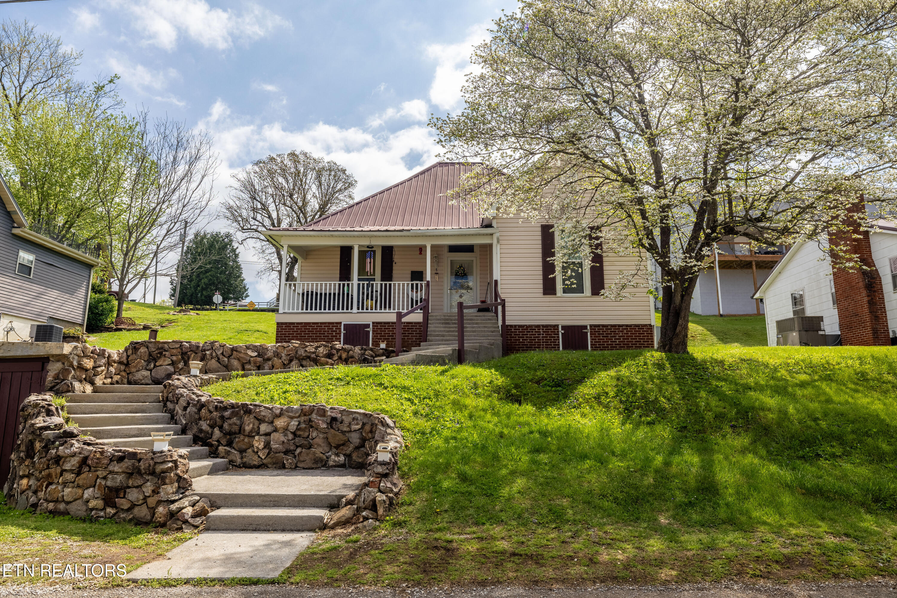 207 Loomis Street Tellico Plains TN 37385
