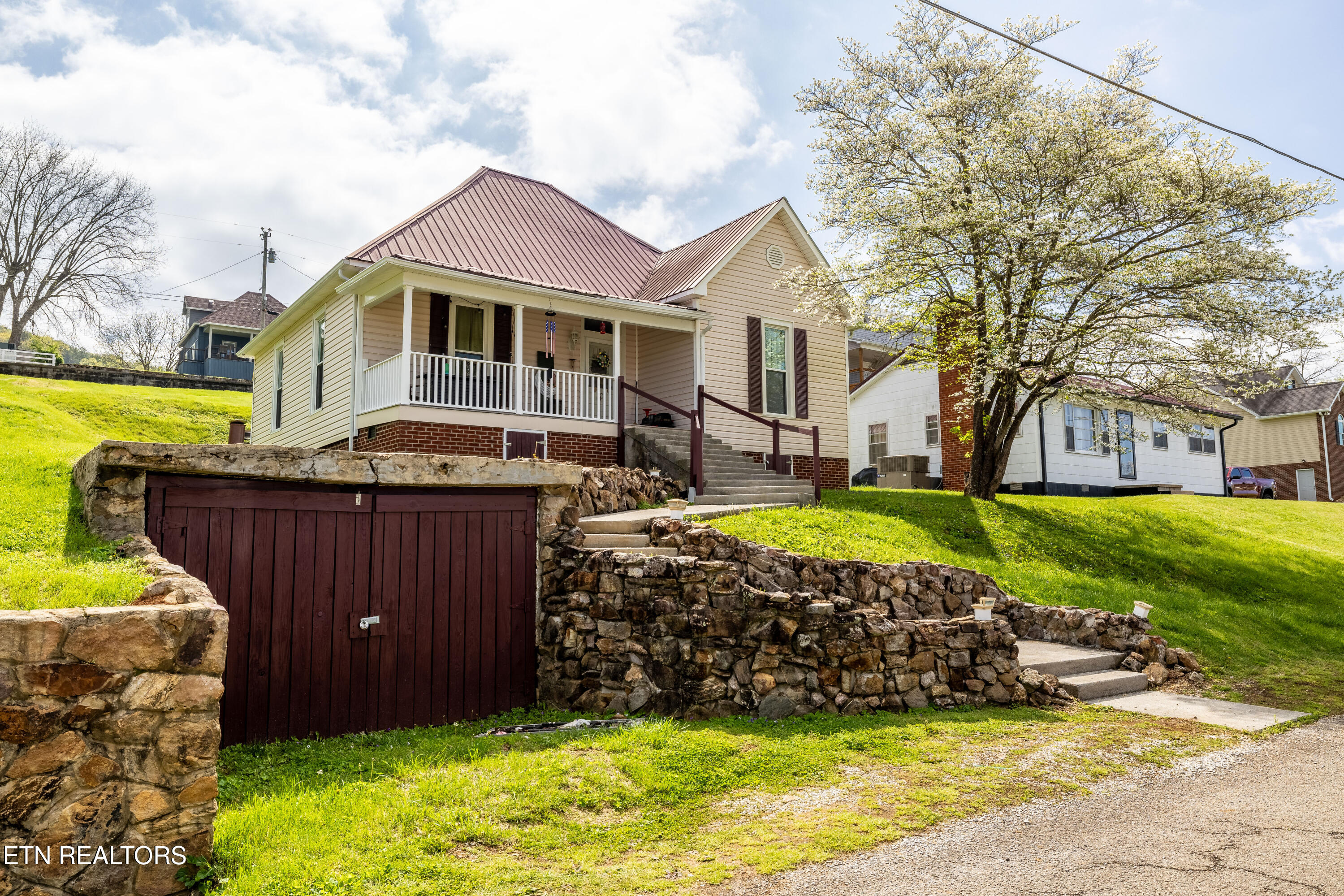 207 Loomis Street Tellico Plains TN 37385