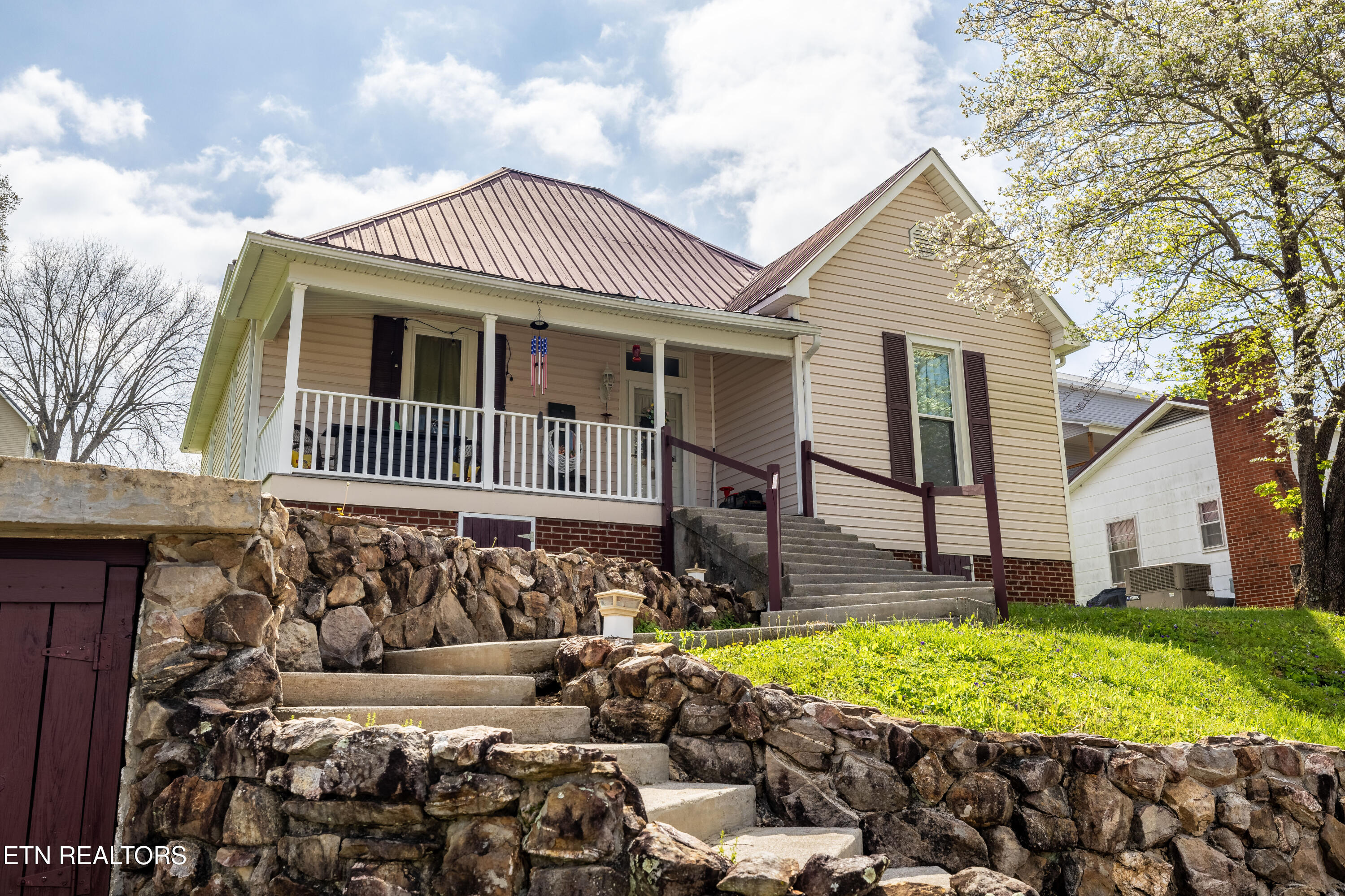 207 Loomis Street Tellico Plains TN 37385