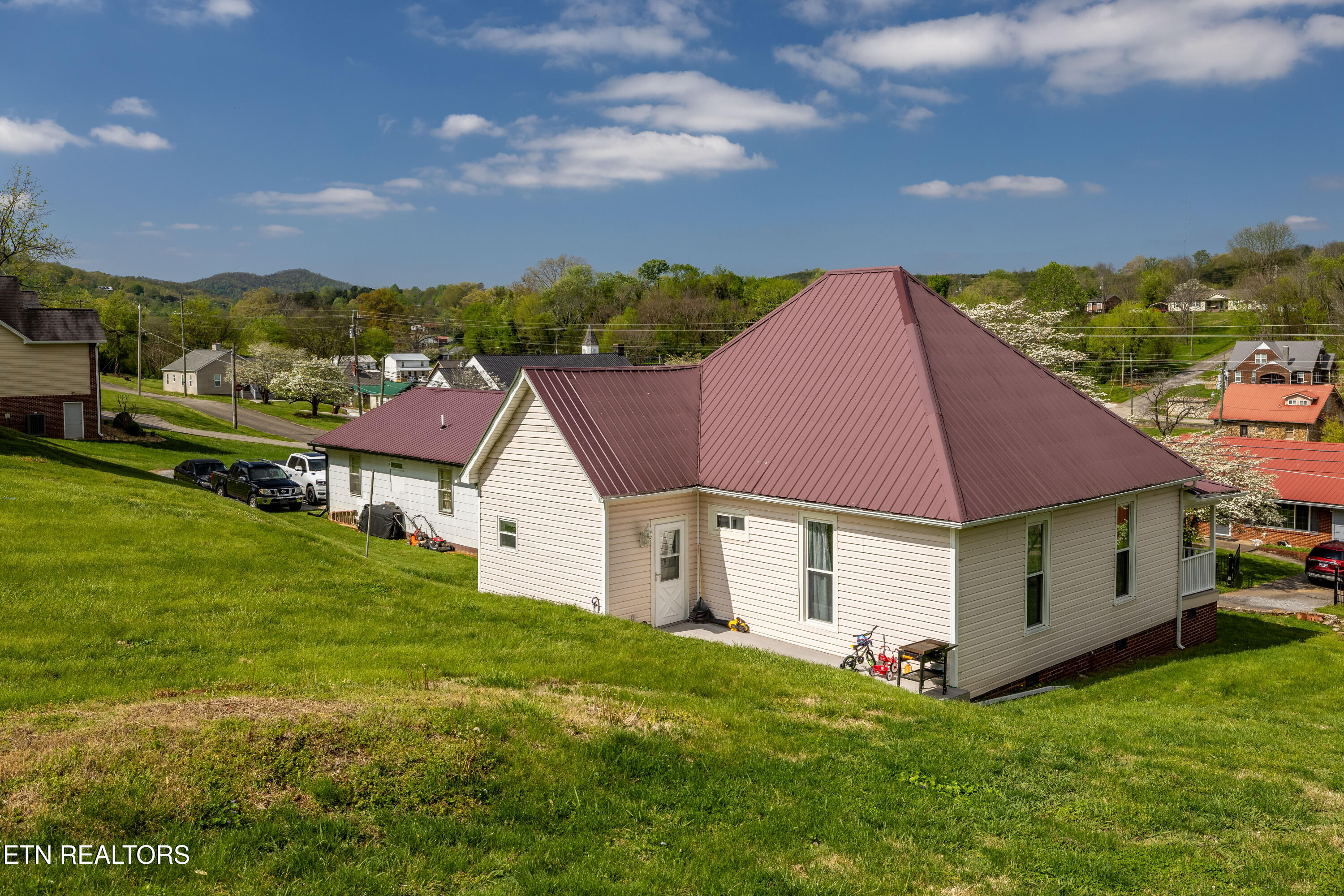 207 Loomis Street Tellico Plains TN 37385