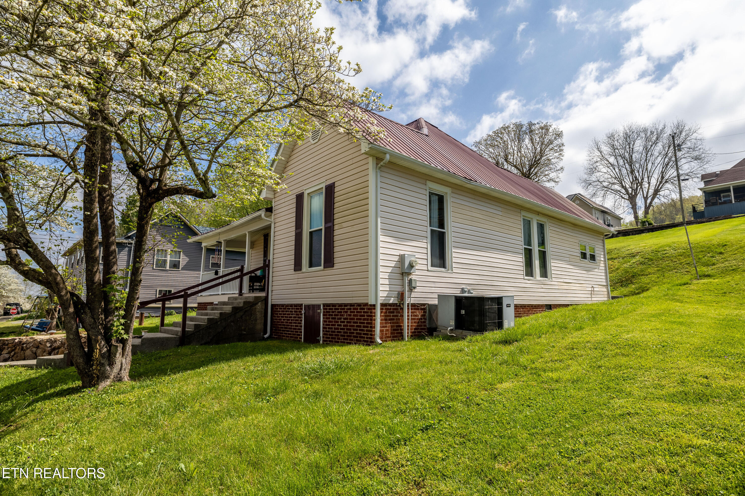207 Loomis Street Tellico Plains TN 37385