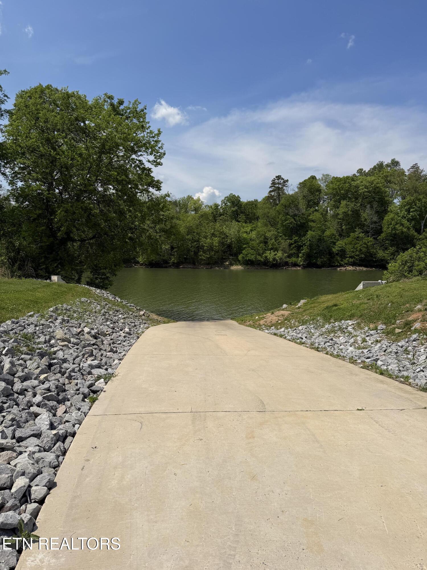 2462 Tributary Drive Sevierville TN 37876