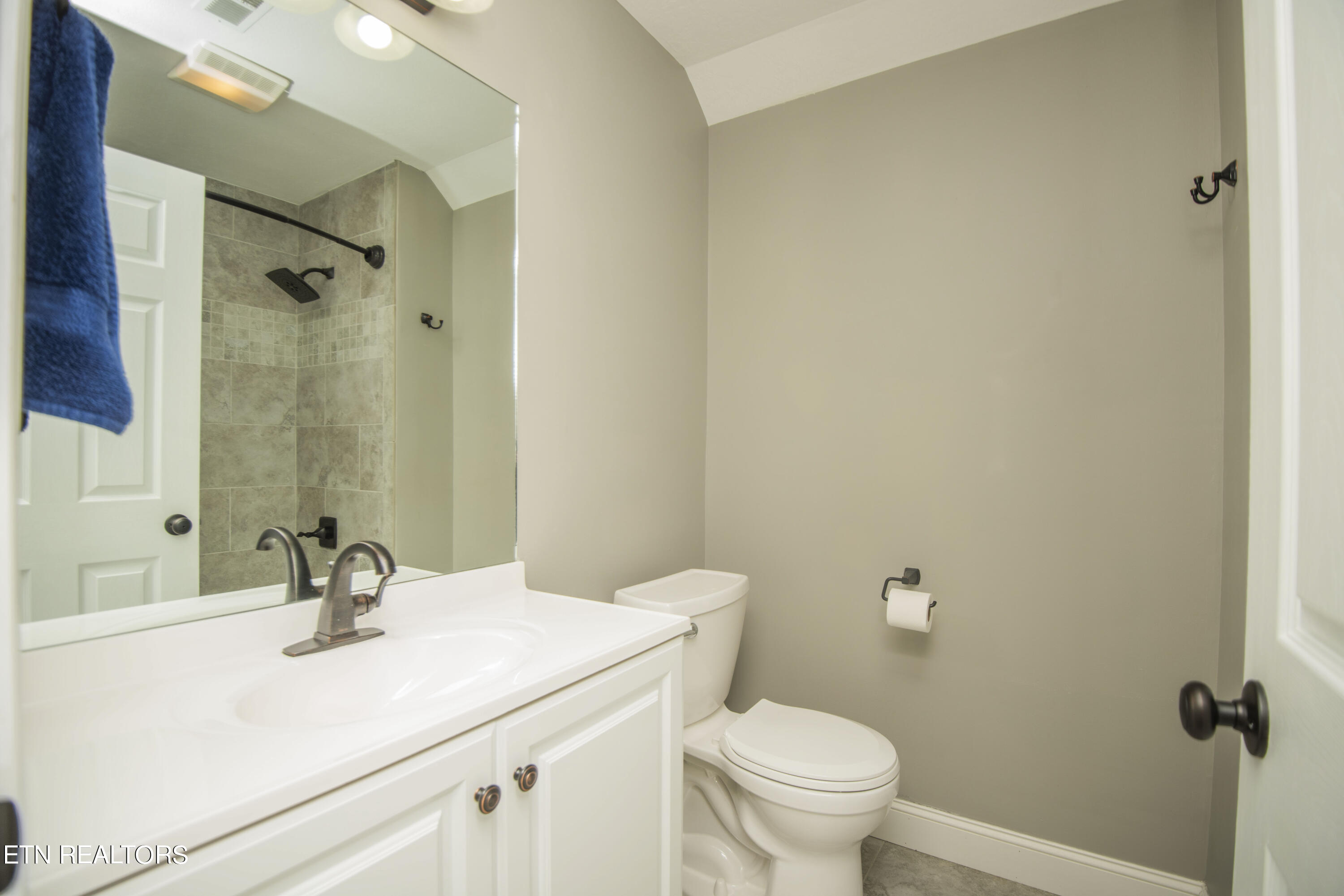 8215 Woodpath Lane Powell TN 37849
