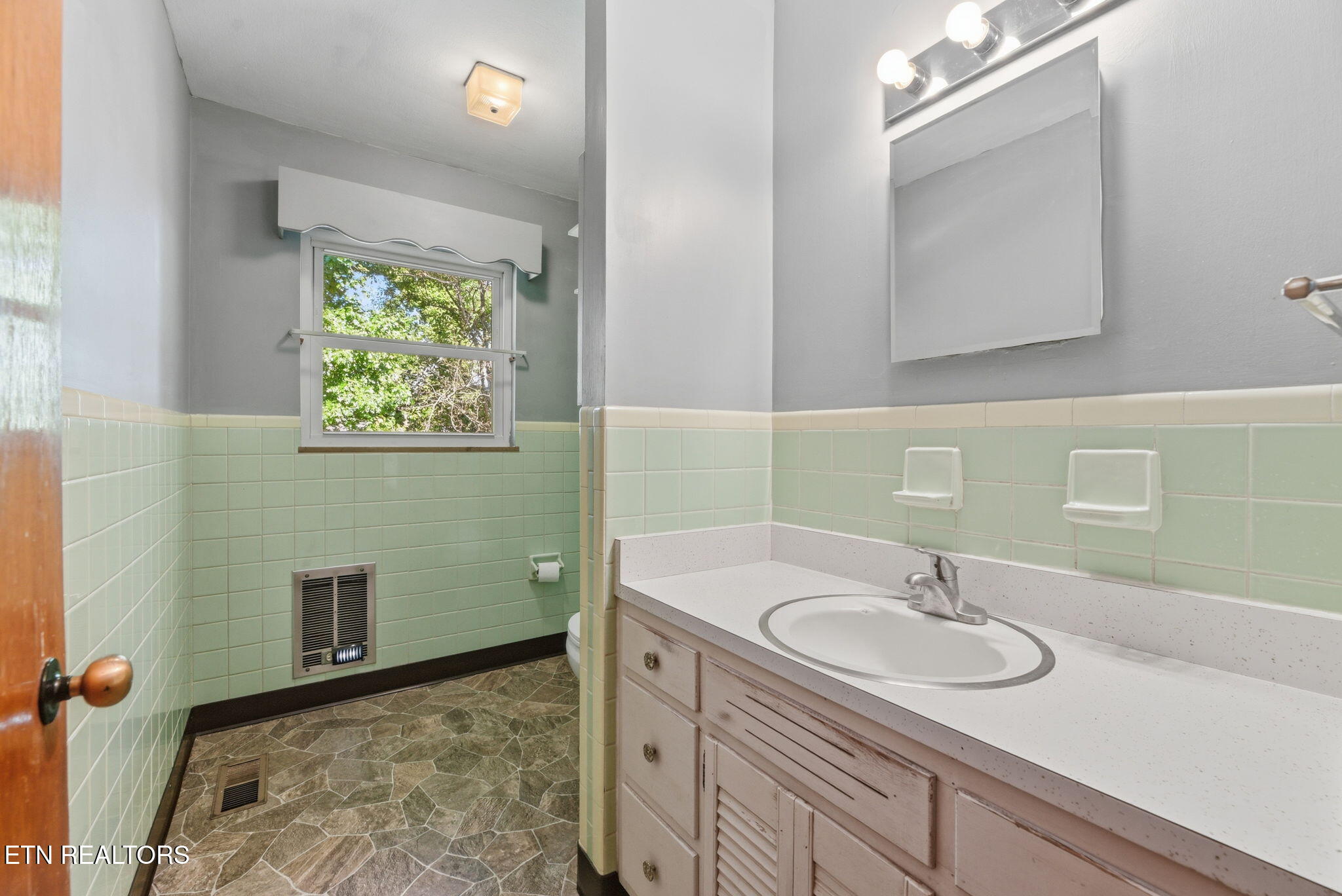 411 Woodland Drive Clinton TN 37716