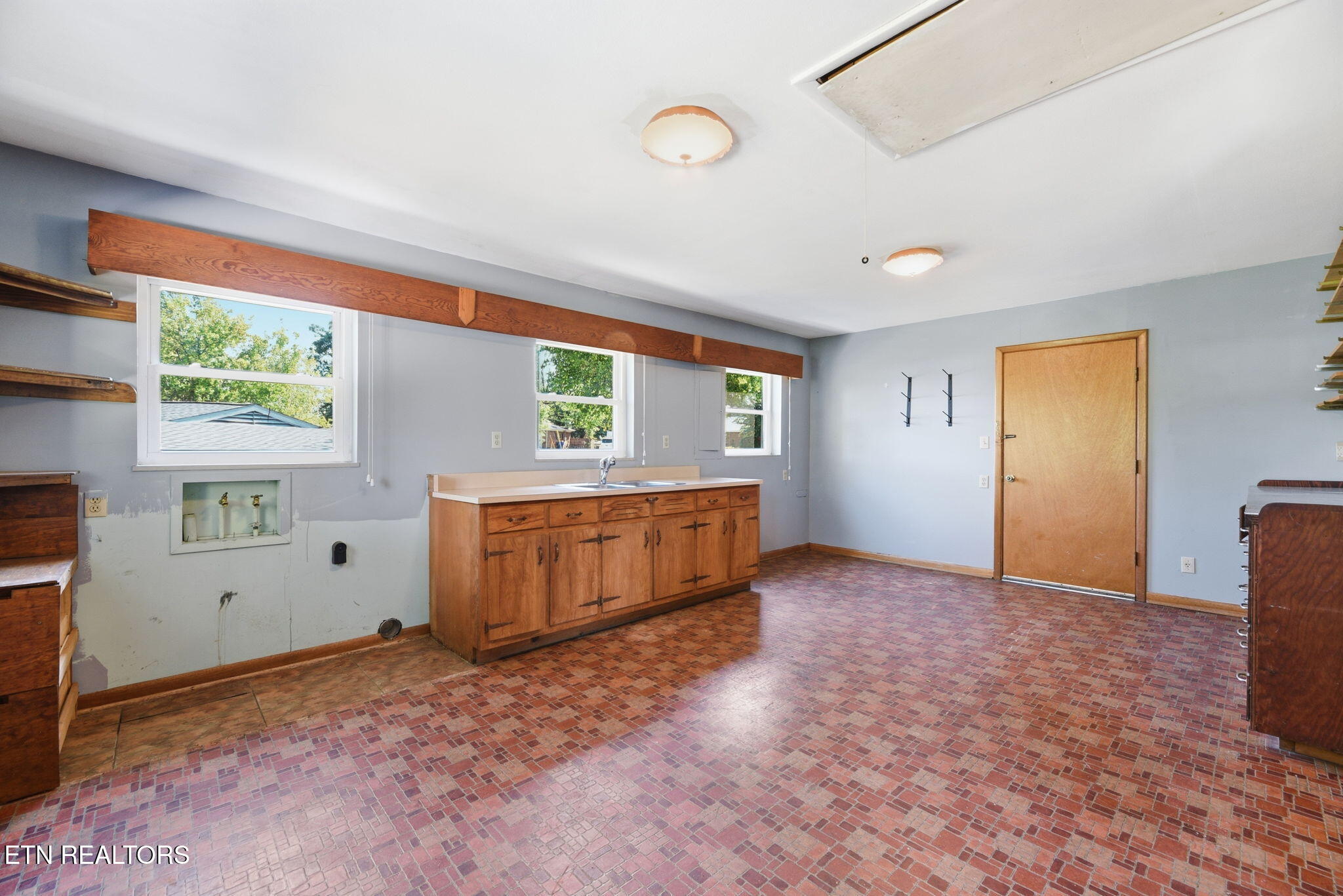 411 Woodland Drive Clinton TN 37716