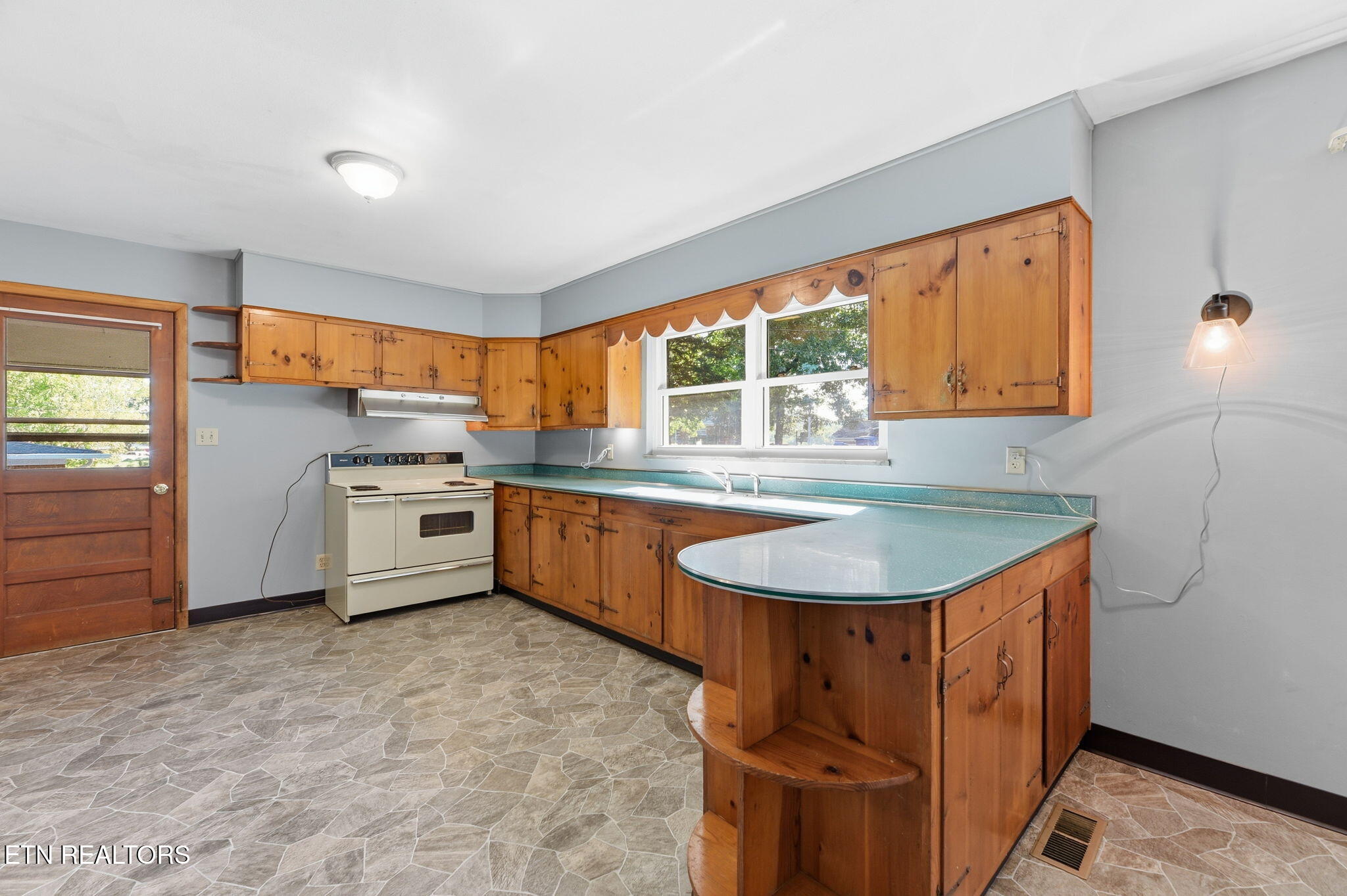 411 Woodland Drive Clinton TN 37716