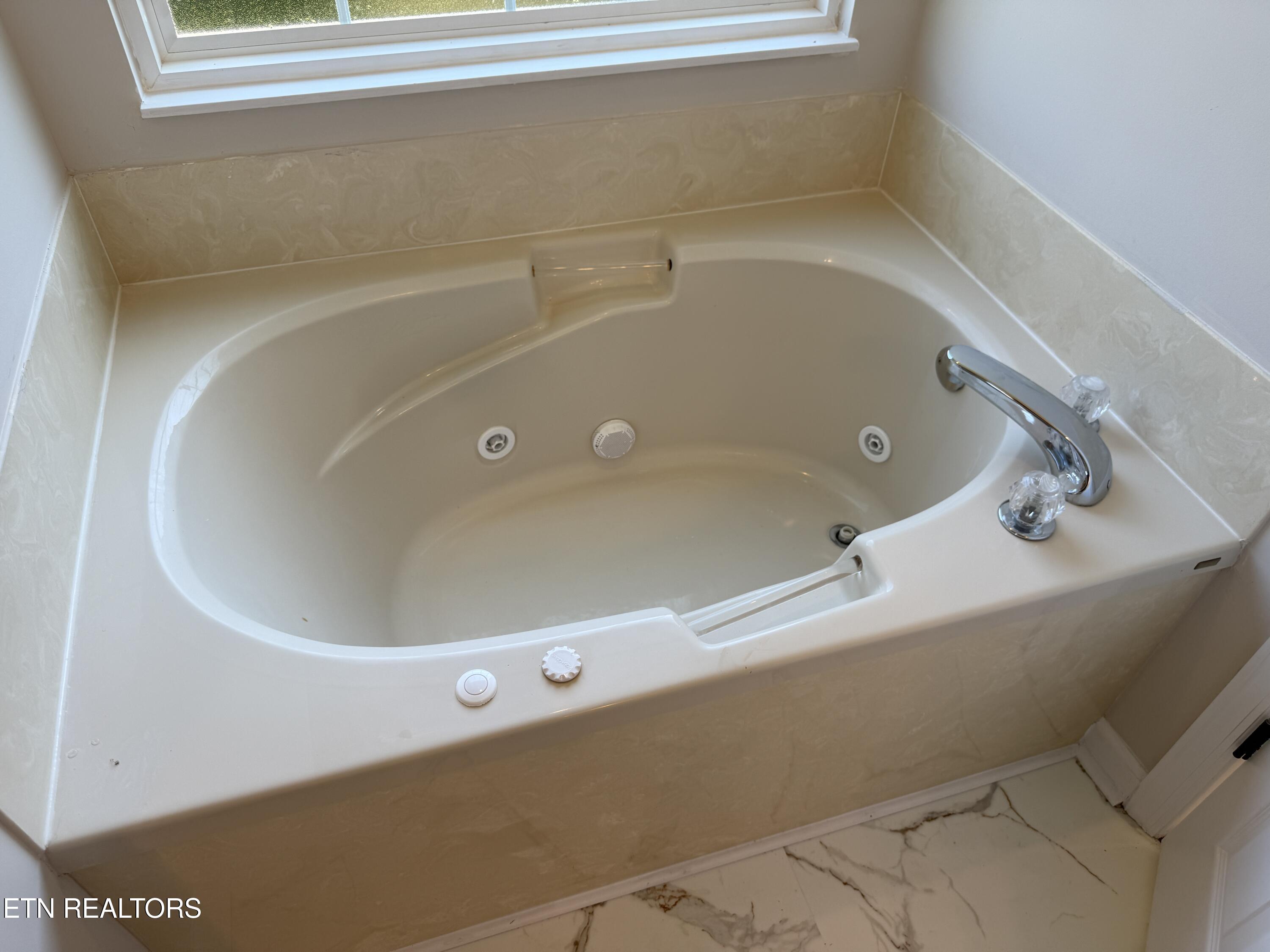 131 Autumn Drive Clinton TN 37716