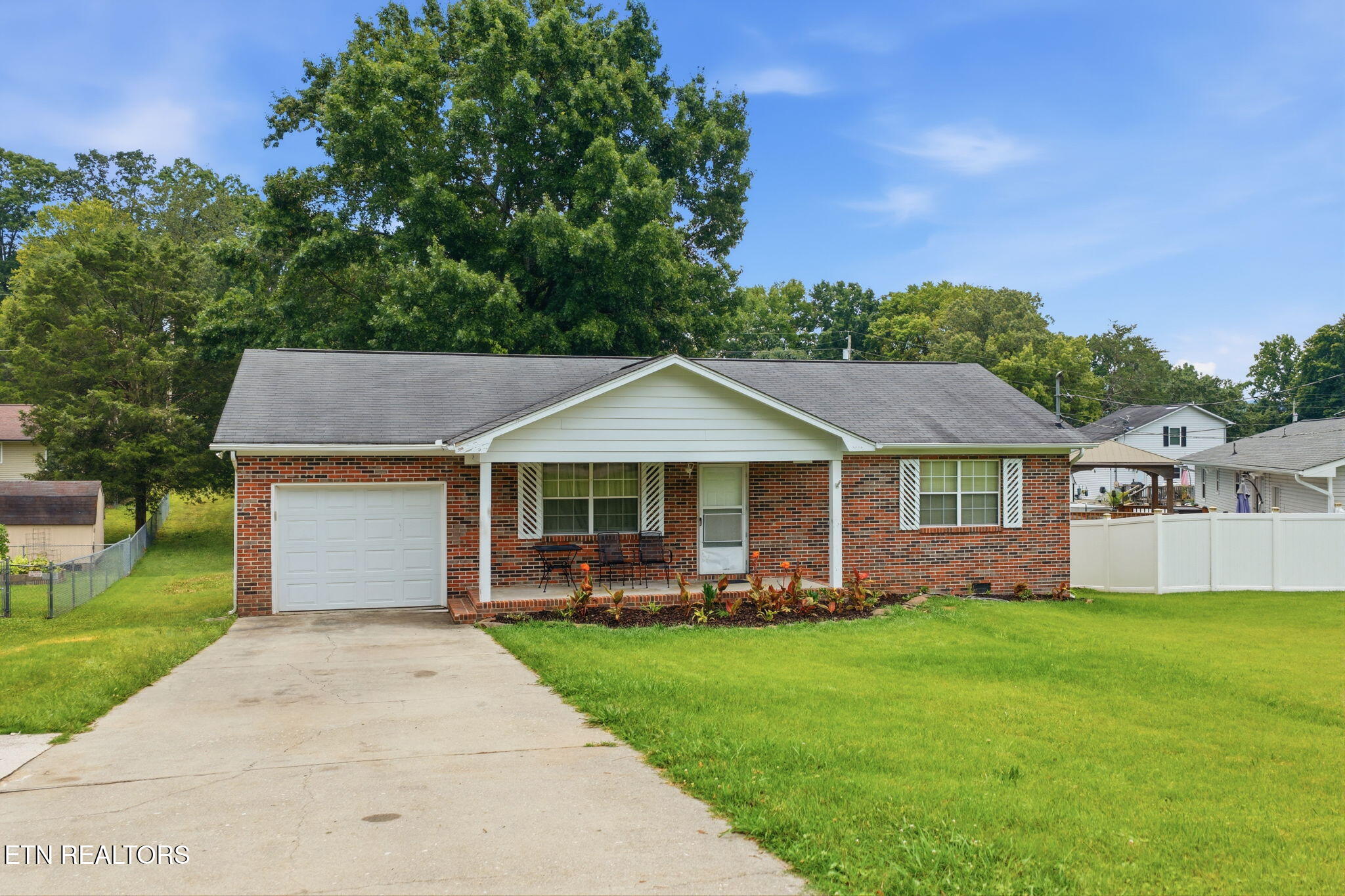 101 Decoy Lane Clinton TN 37716