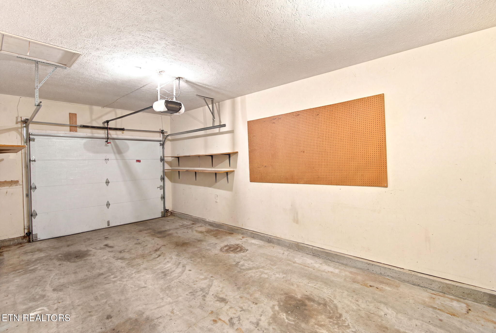 101 Decoy Lane Clinton TN 37716
