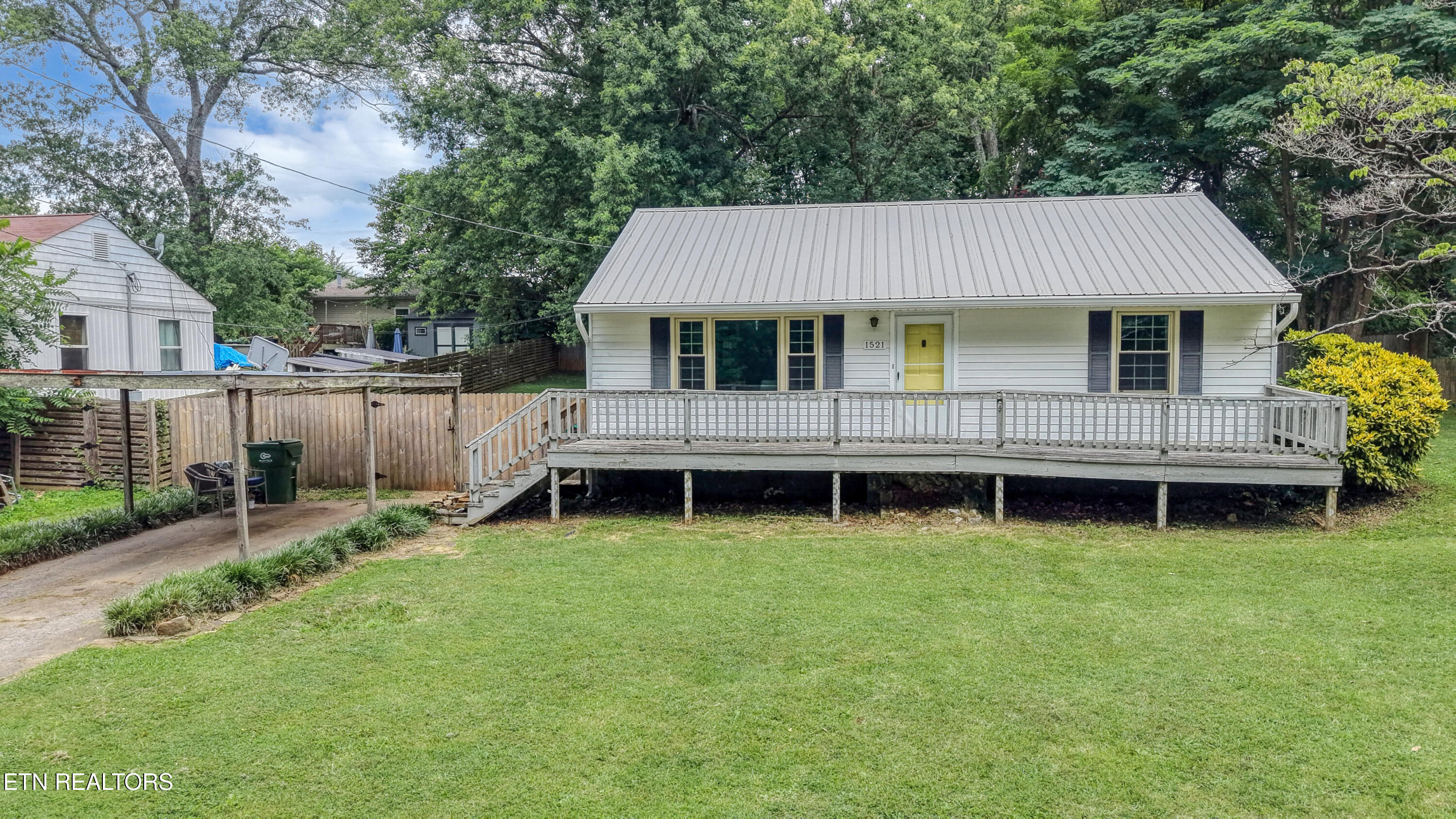 1521 Cherry Drive Maryville TN 37804