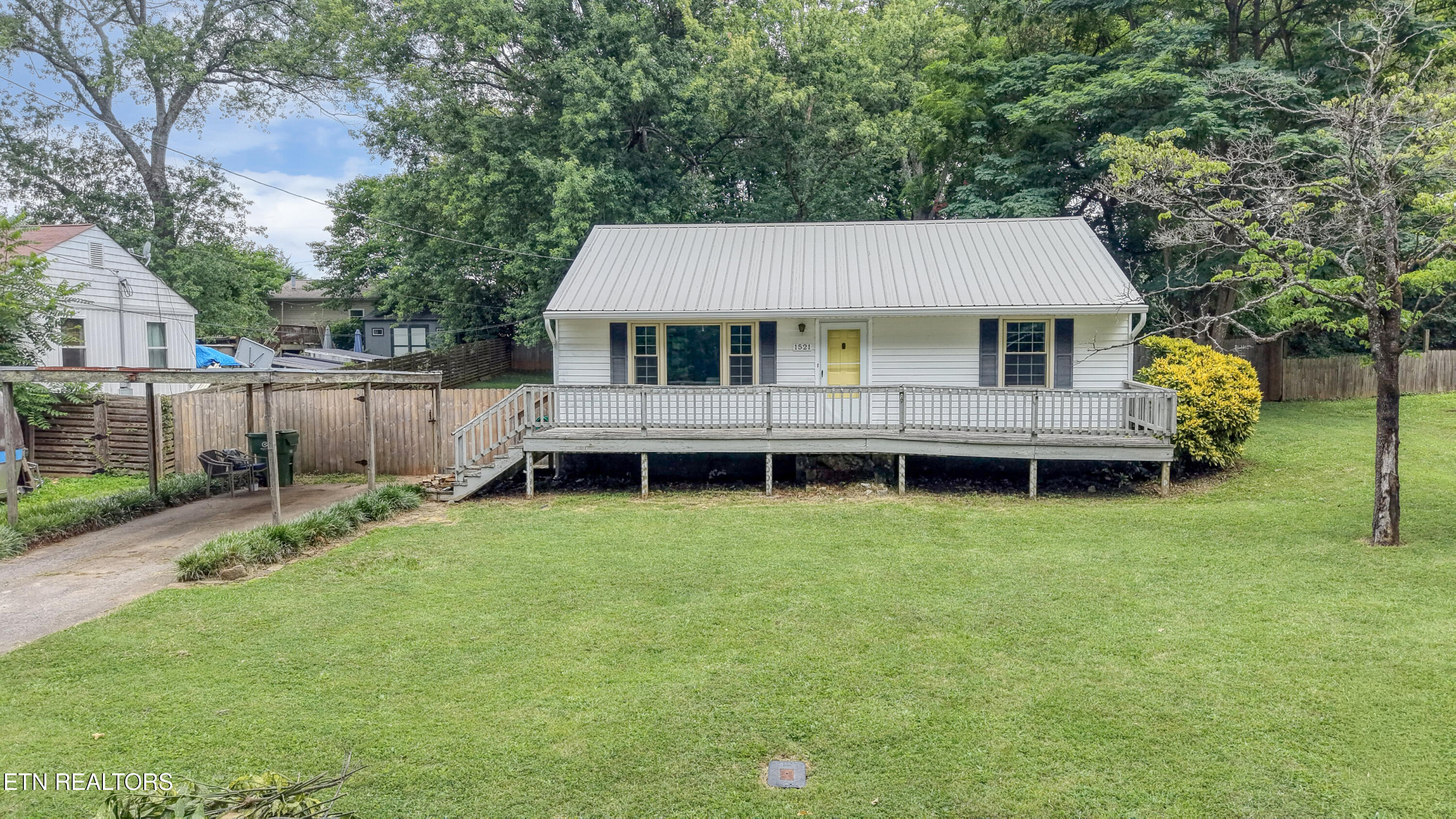 1521 Cherry Drive Maryville TN 37804