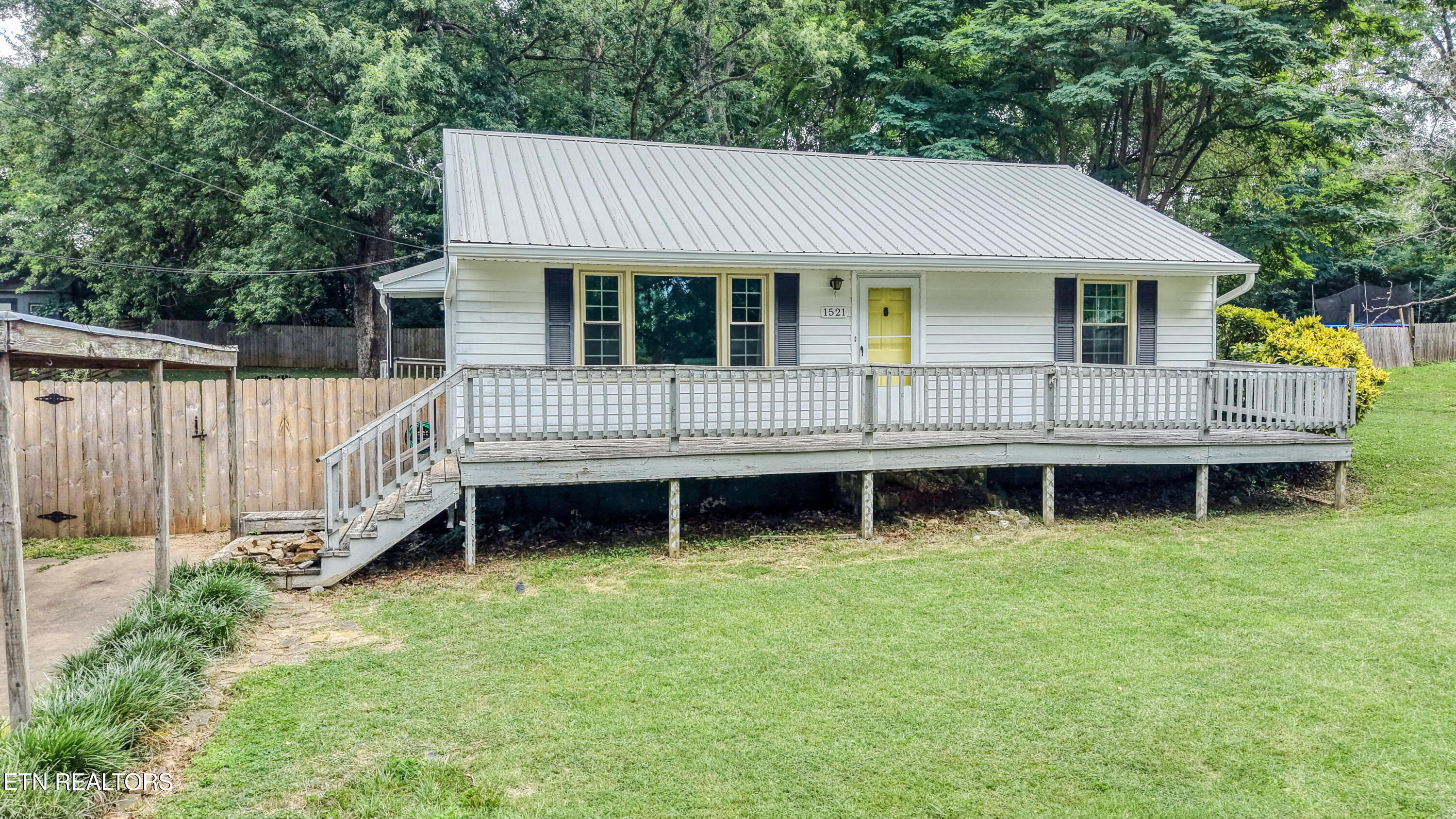 1521 Cherry Drive Maryville TN 37804