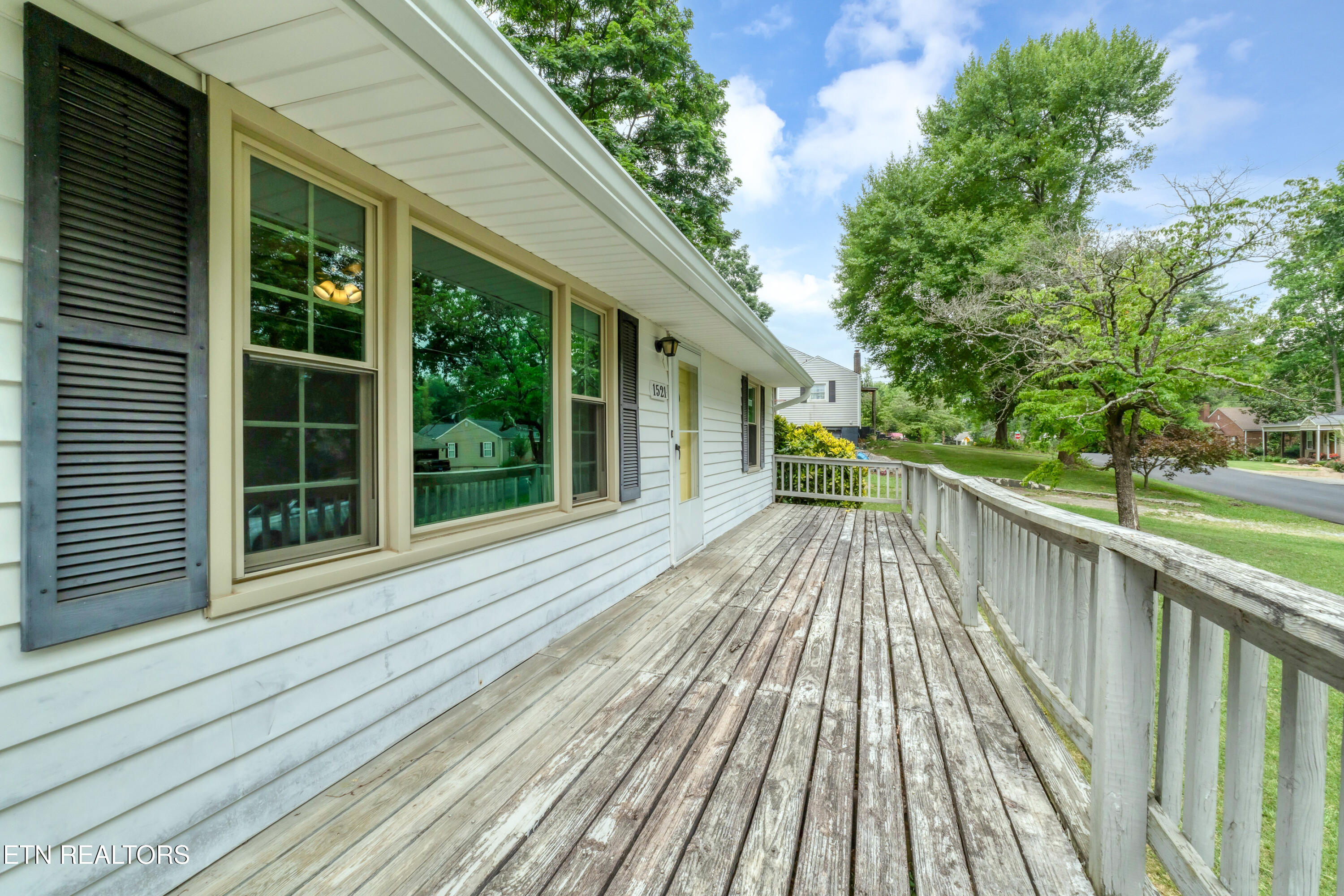 1521 Cherry Drive Maryville TN 37804