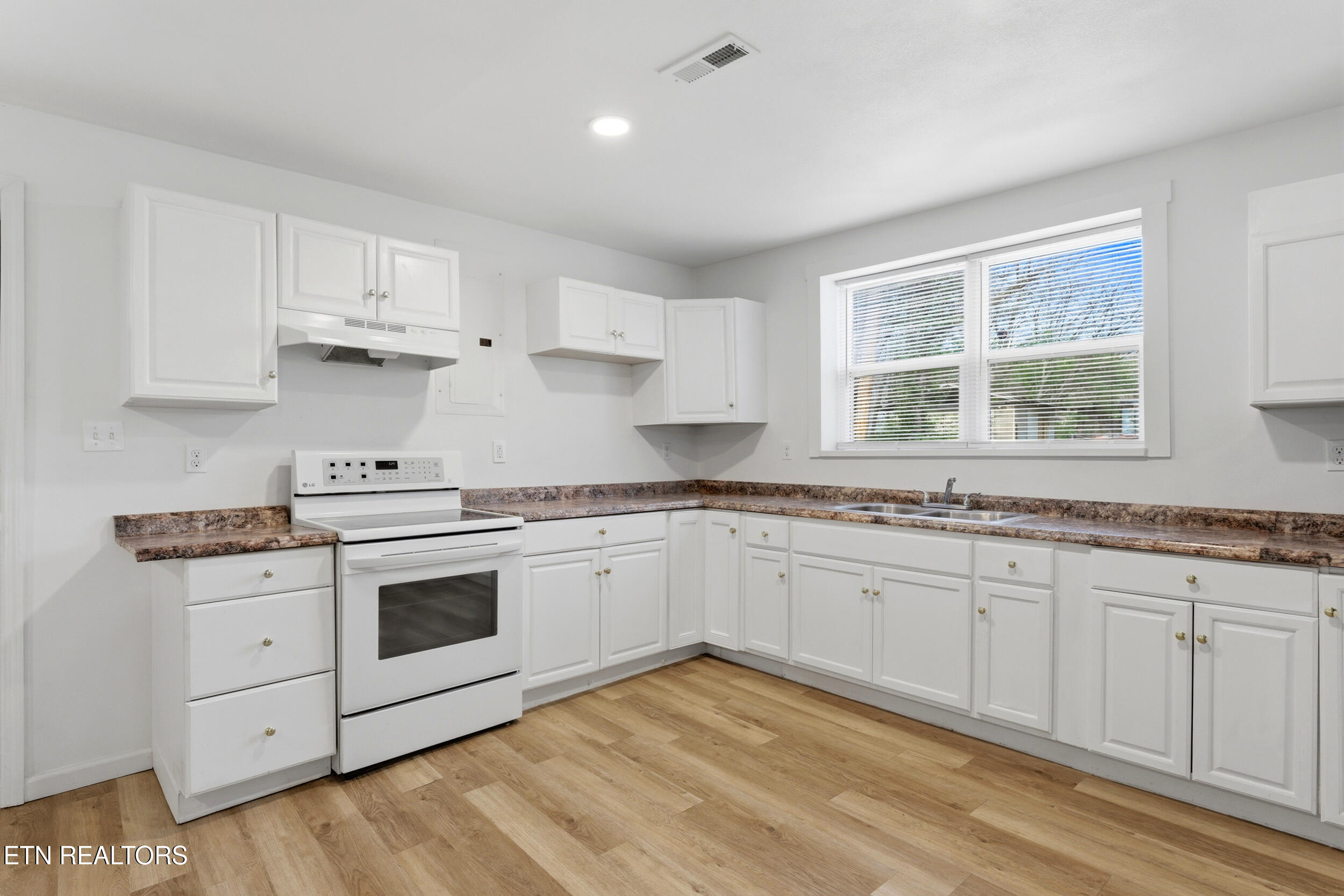 213 Coley Lane Lenoir City TN 37771