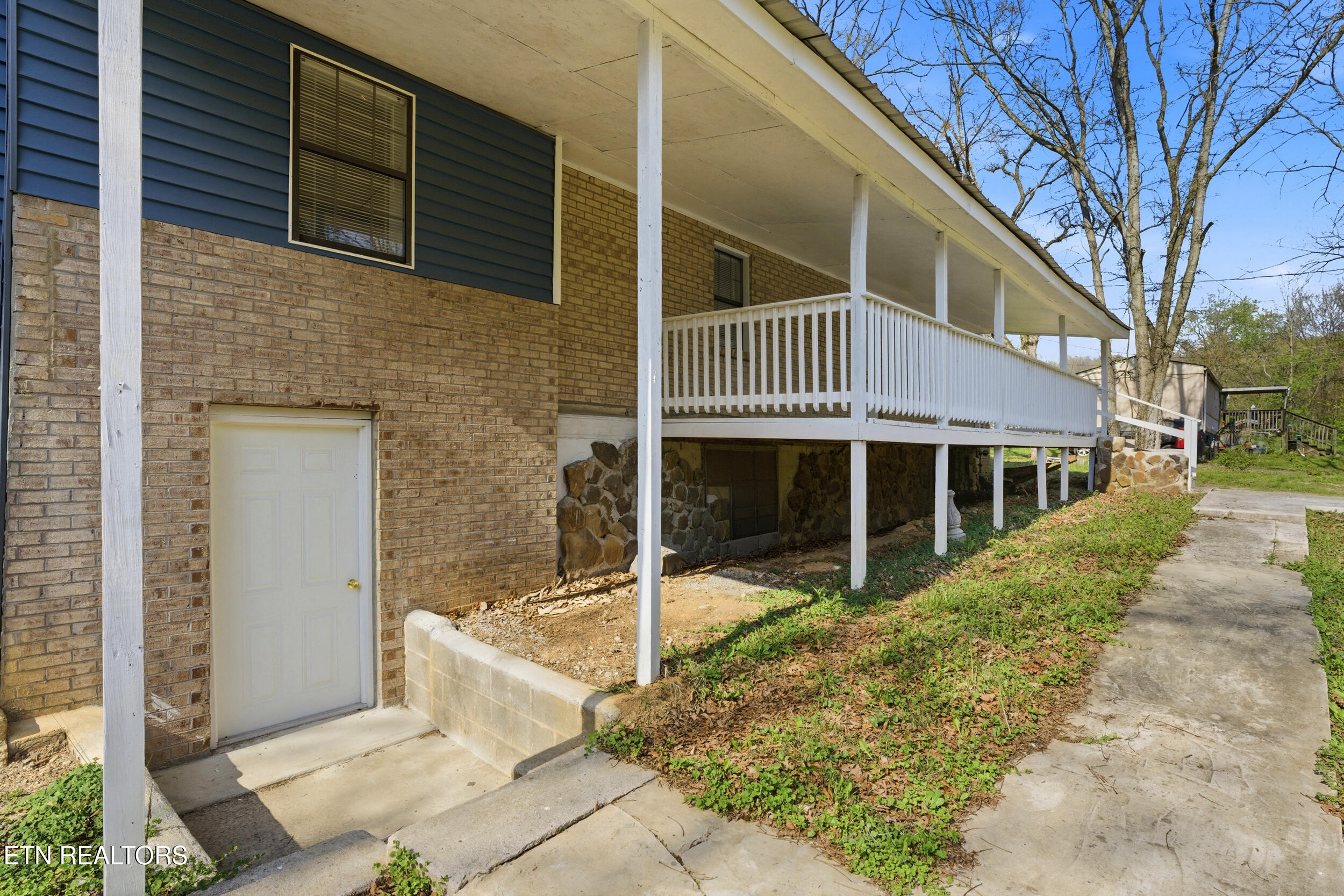 213 Coley Lane Lenoir City TN 37771