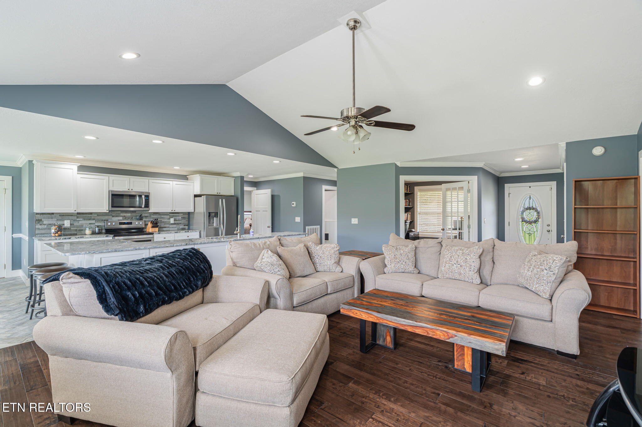 527 Low Valley Road Dandridge TN 37725