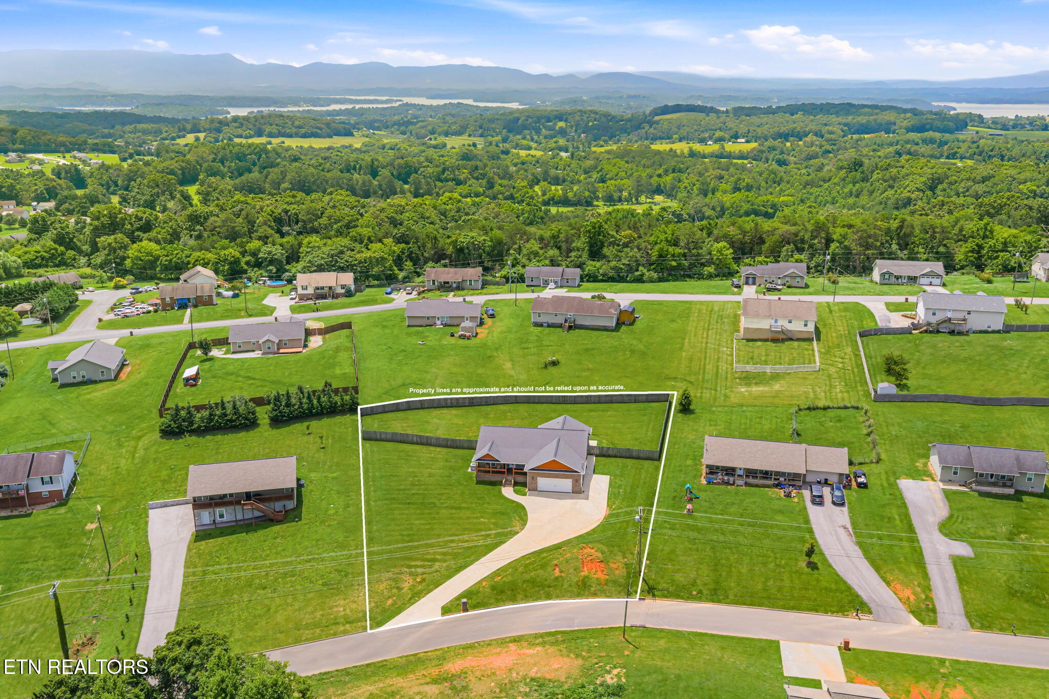 527 Low Valley Road Dandridge TN 37725
