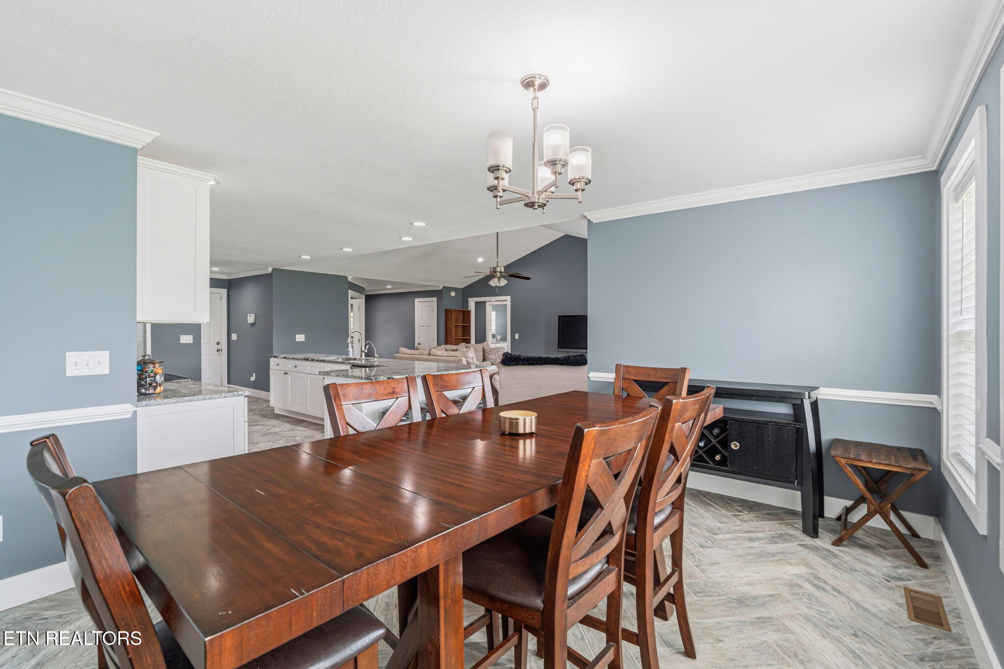 527 Low Valley Road Dandridge TN 37725