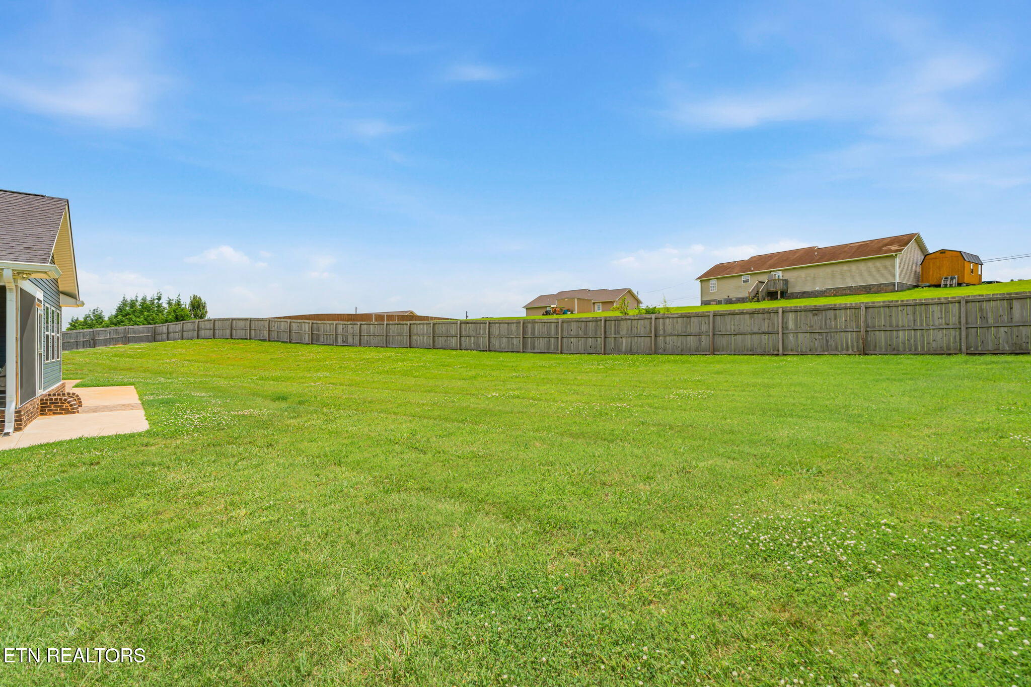 527 Low Valley Road Dandridge TN 37725