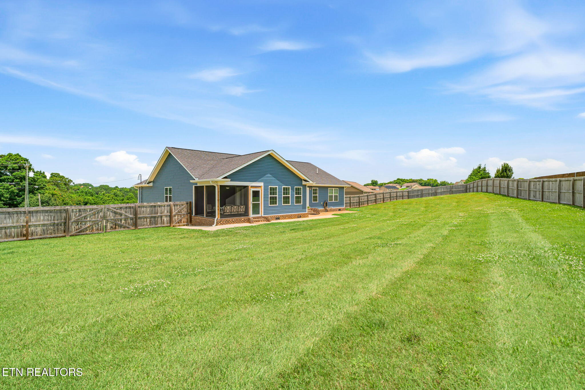 527 Low Valley Road Dandridge TN 37725