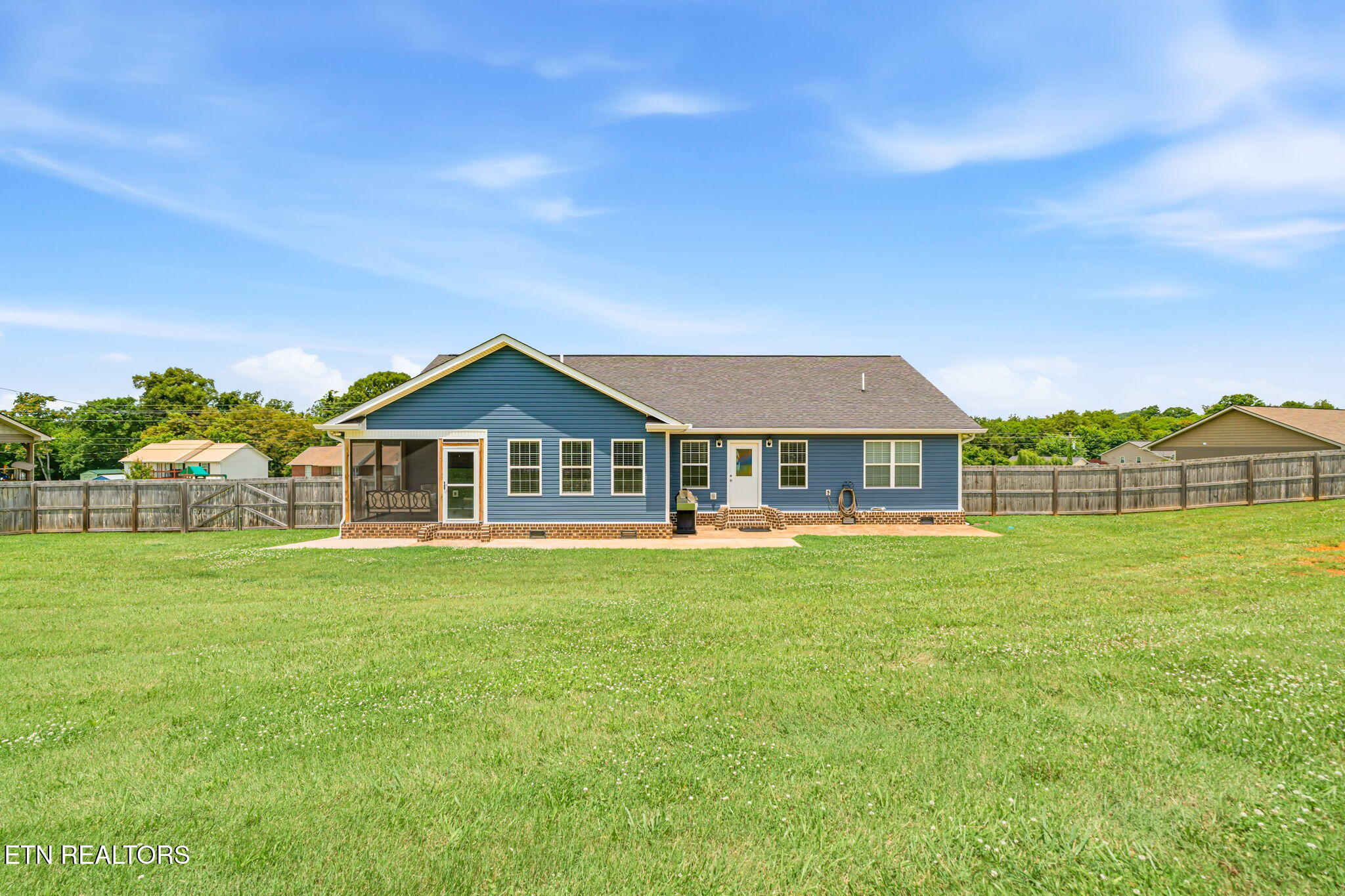 527 Low Valley Road Dandridge TN 37725