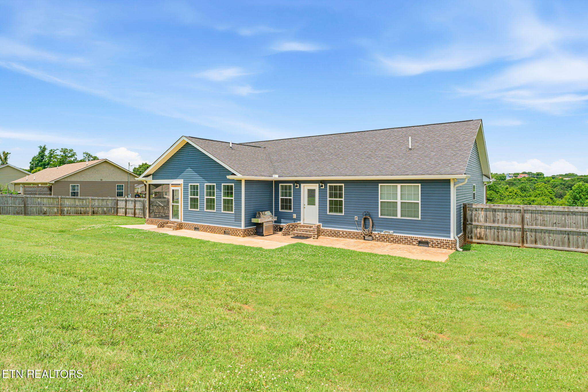 527 Low Valley Road Dandridge TN 37725