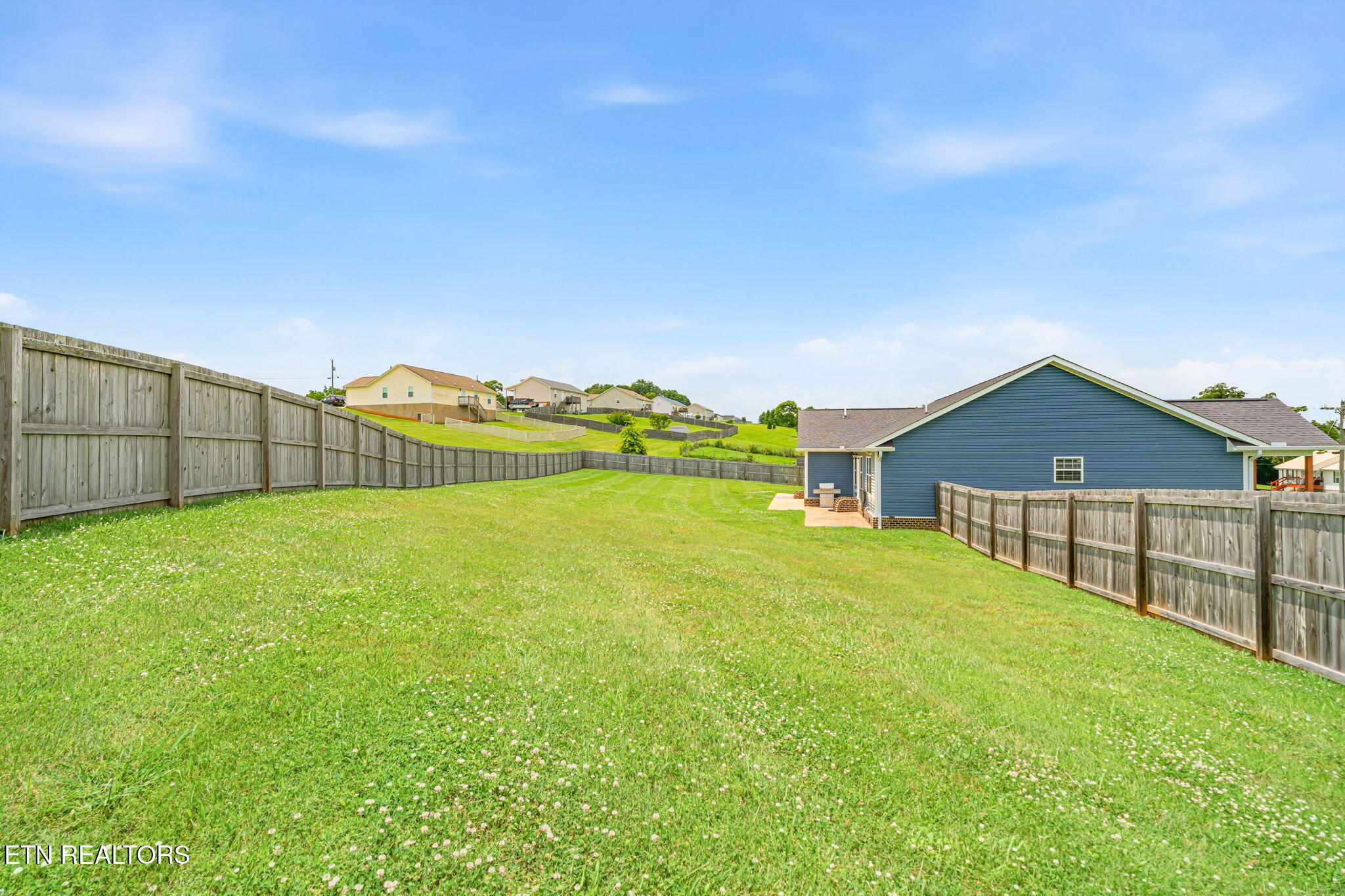 527 Low Valley Road Dandridge TN 37725