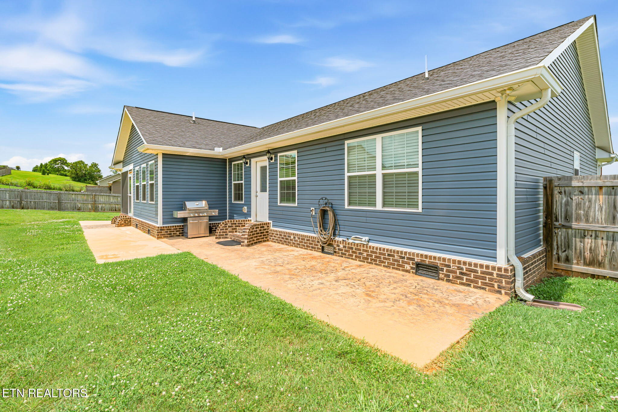 527 Low Valley Road Dandridge TN 37725