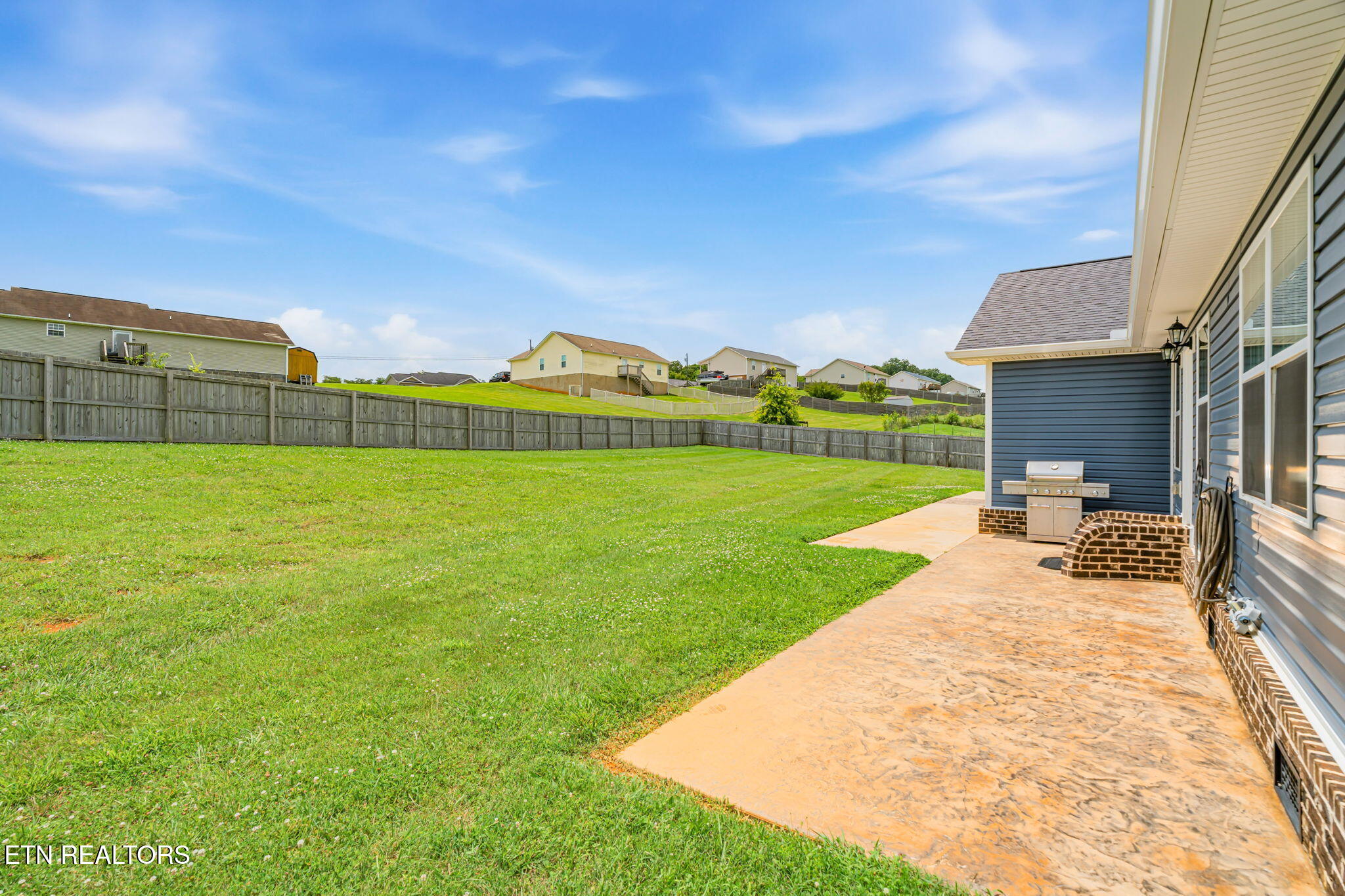 527 Low Valley Road Dandridge TN 37725