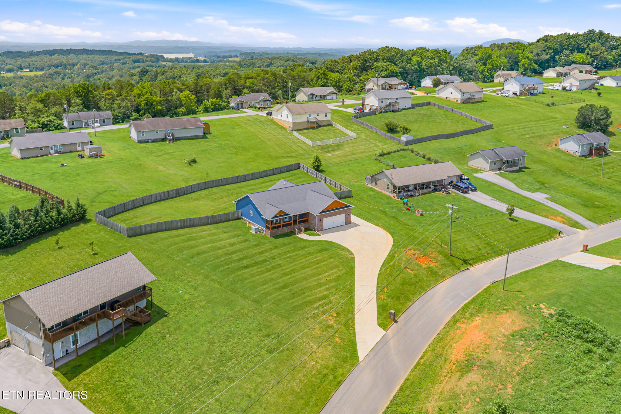 527 Low Valley Road Dandridge TN 37725