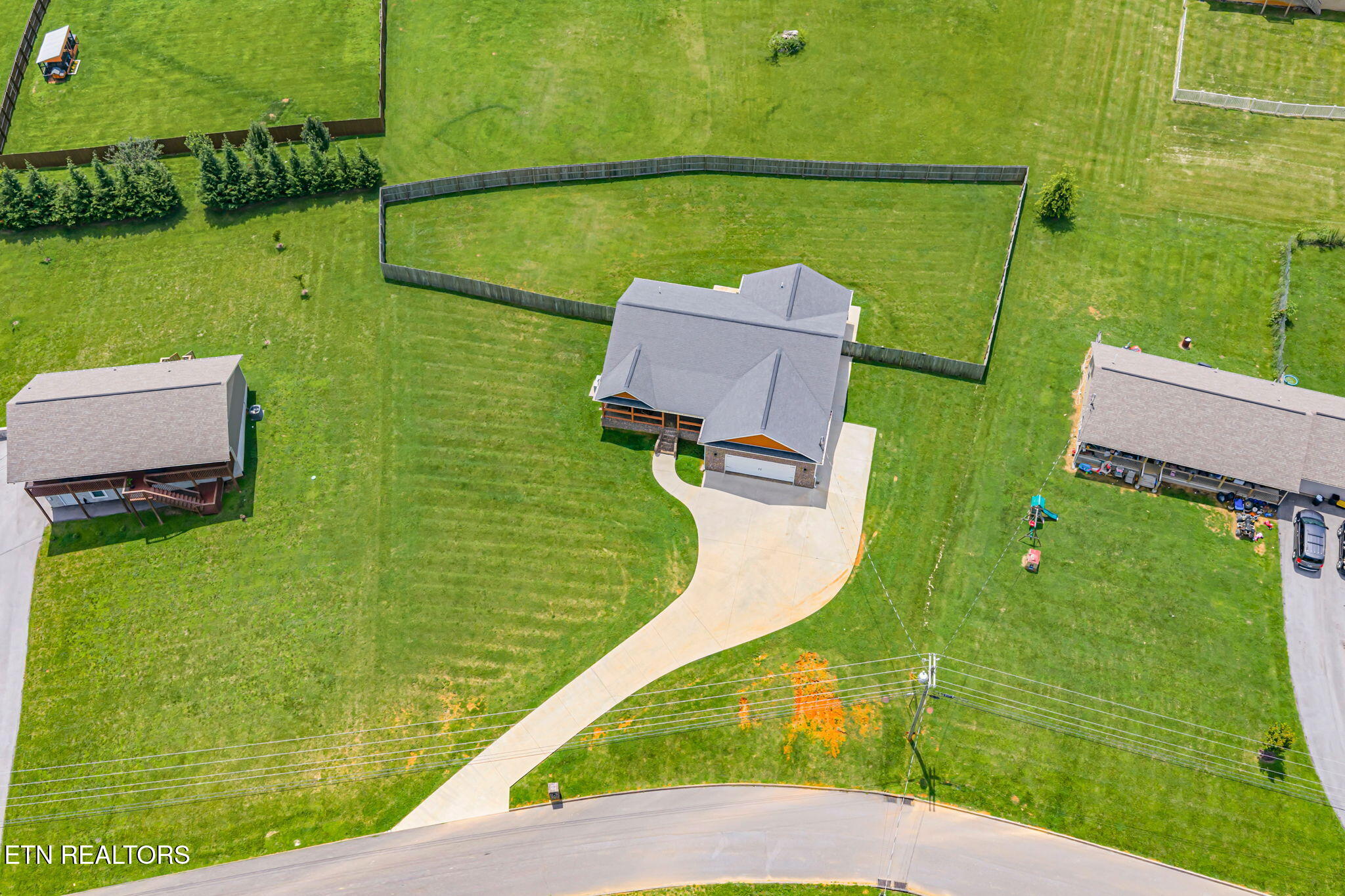 527 Low Valley Road Dandridge TN 37725