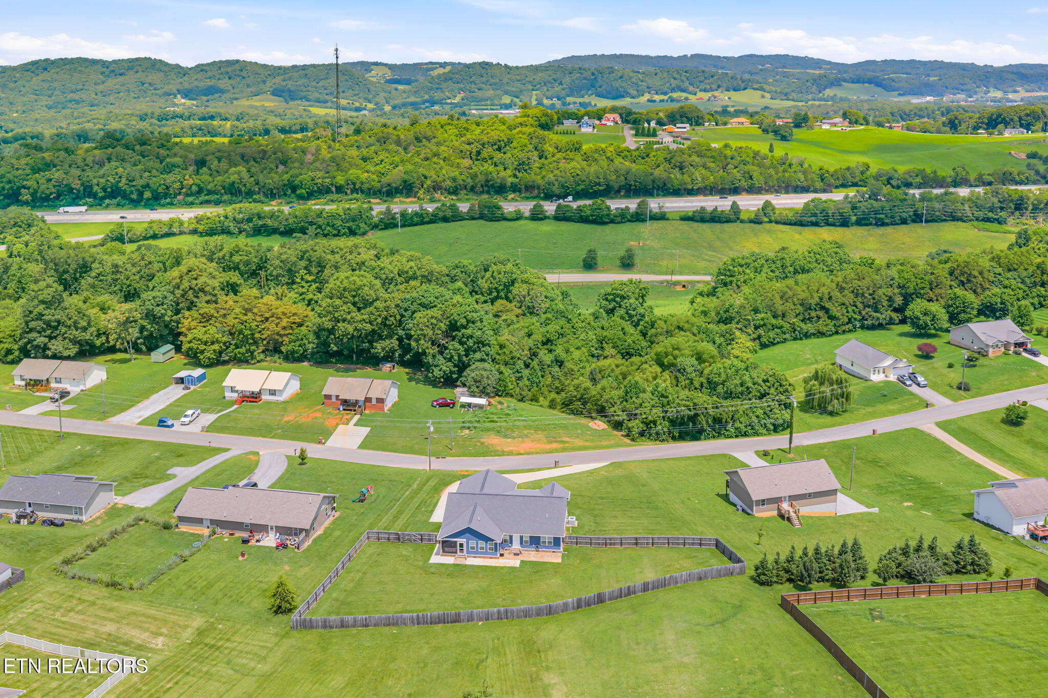527 Low Valley Road Dandridge TN 37725