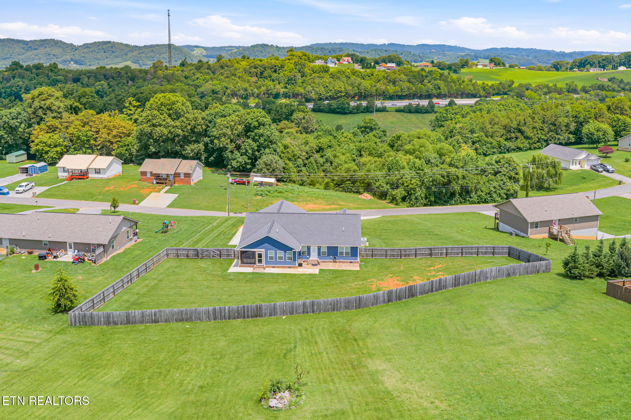 527 Low Valley Road Dandridge TN 37725