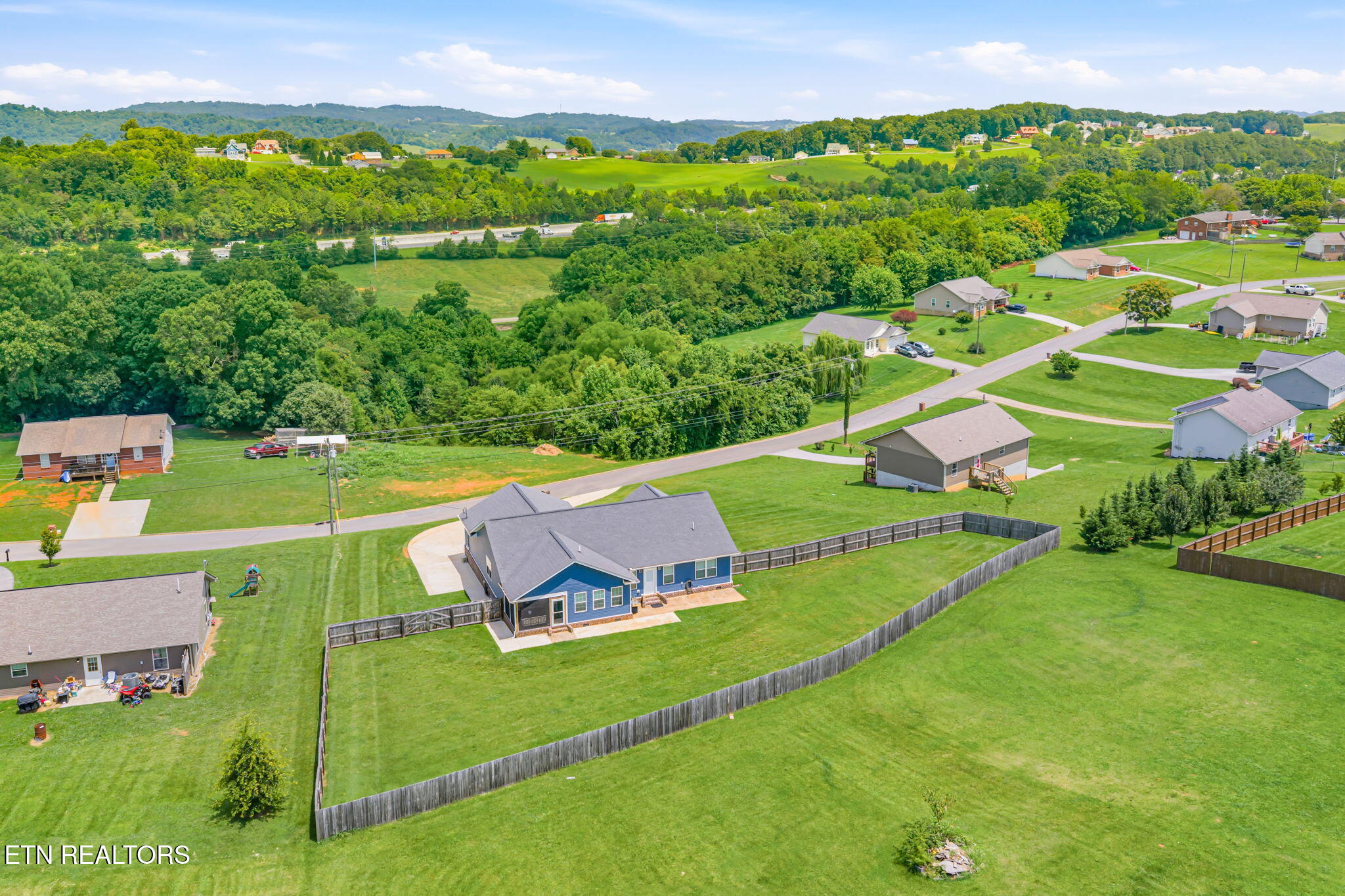527 Low Valley Road Dandridge TN 37725