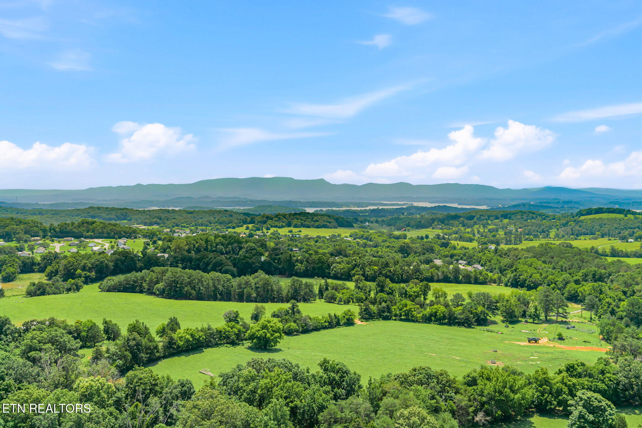 527 Low Valley Road Dandridge TN 37725