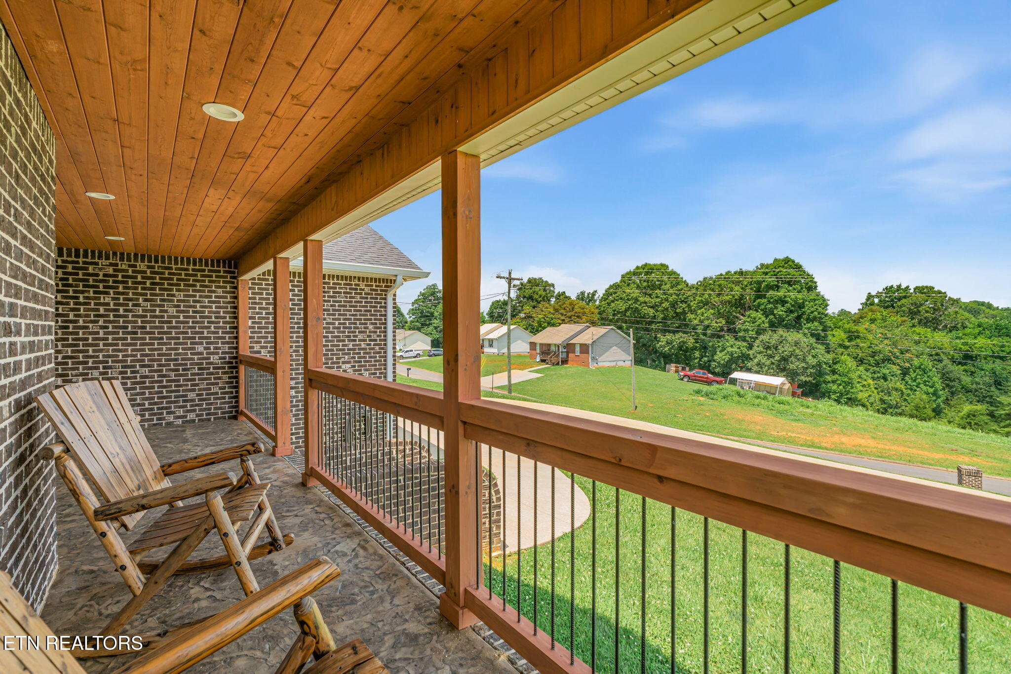 527 Low Valley Road Dandridge TN 37725