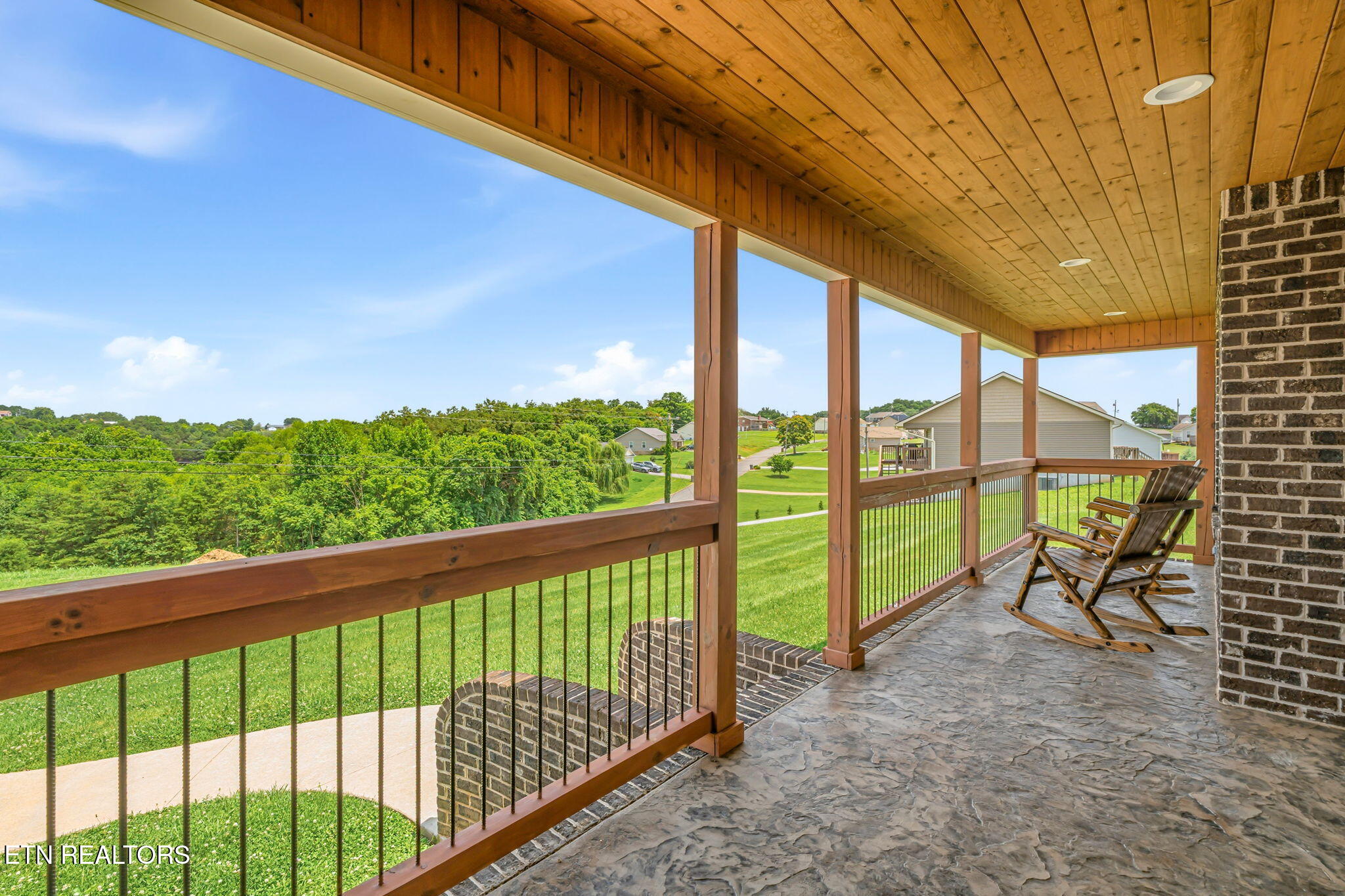 527 Low Valley Road Dandridge TN 37725