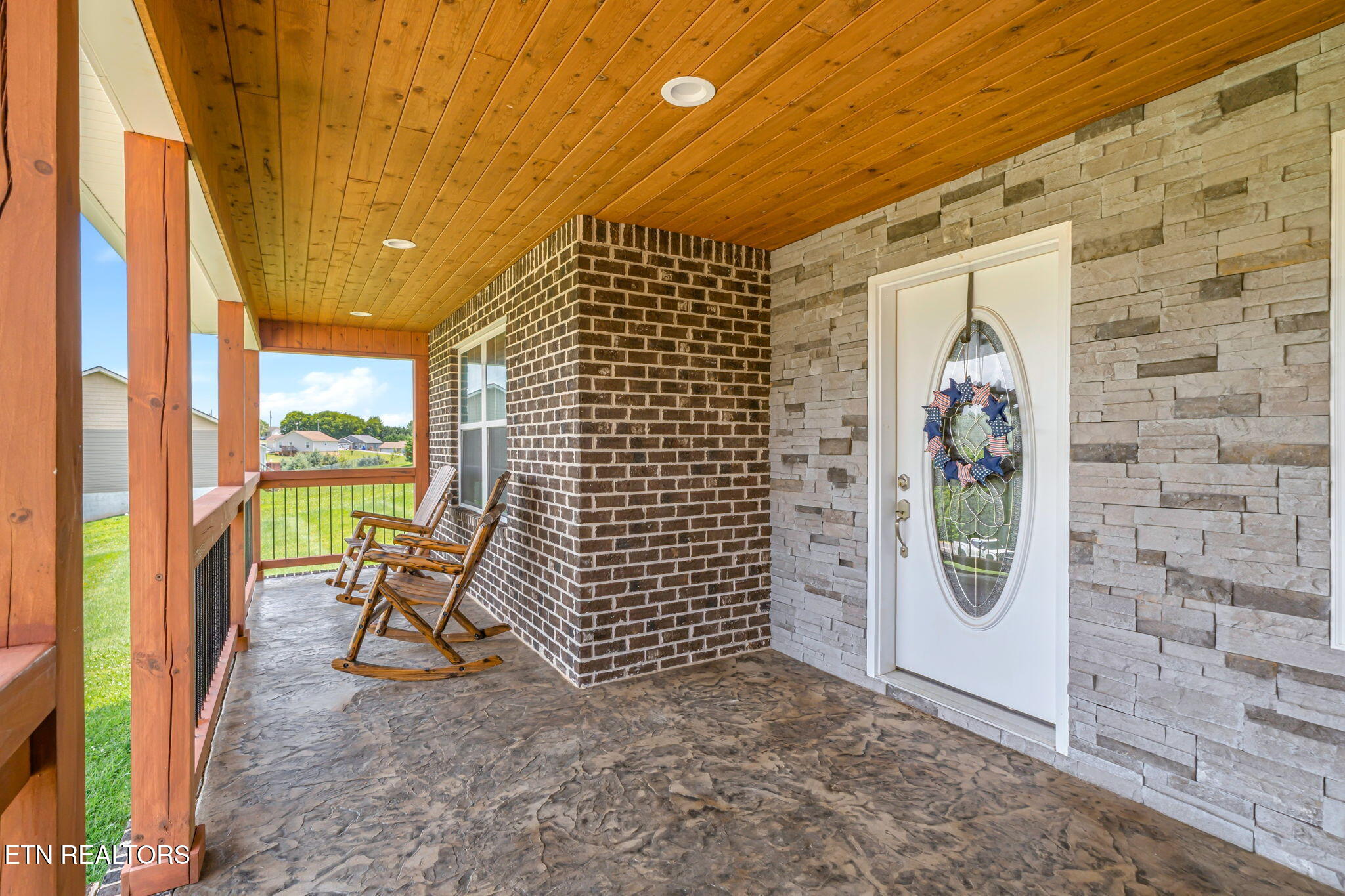 527 Low Valley Road Dandridge TN 37725