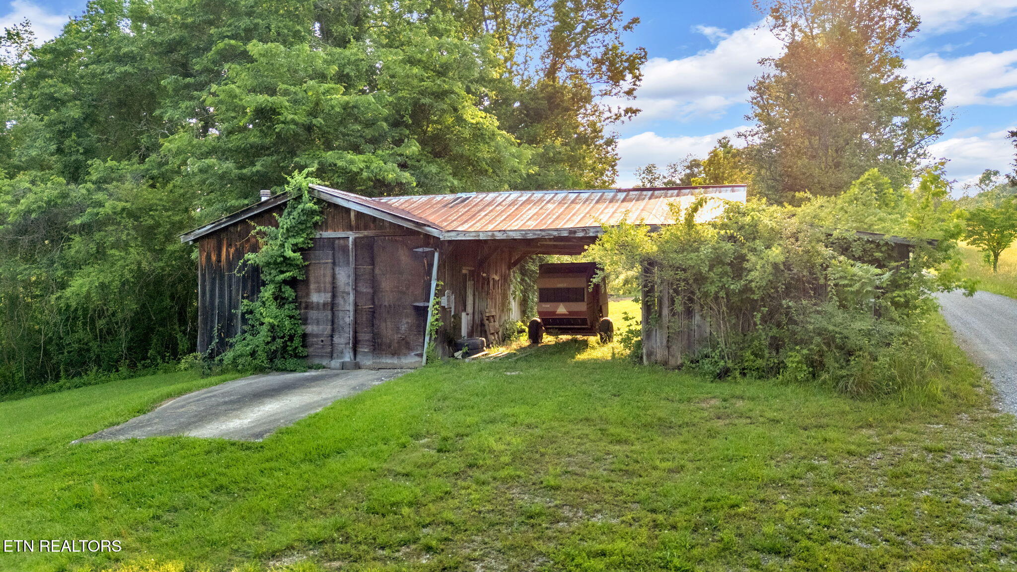 596 Clifty Creek Road Oakdale TN 37829